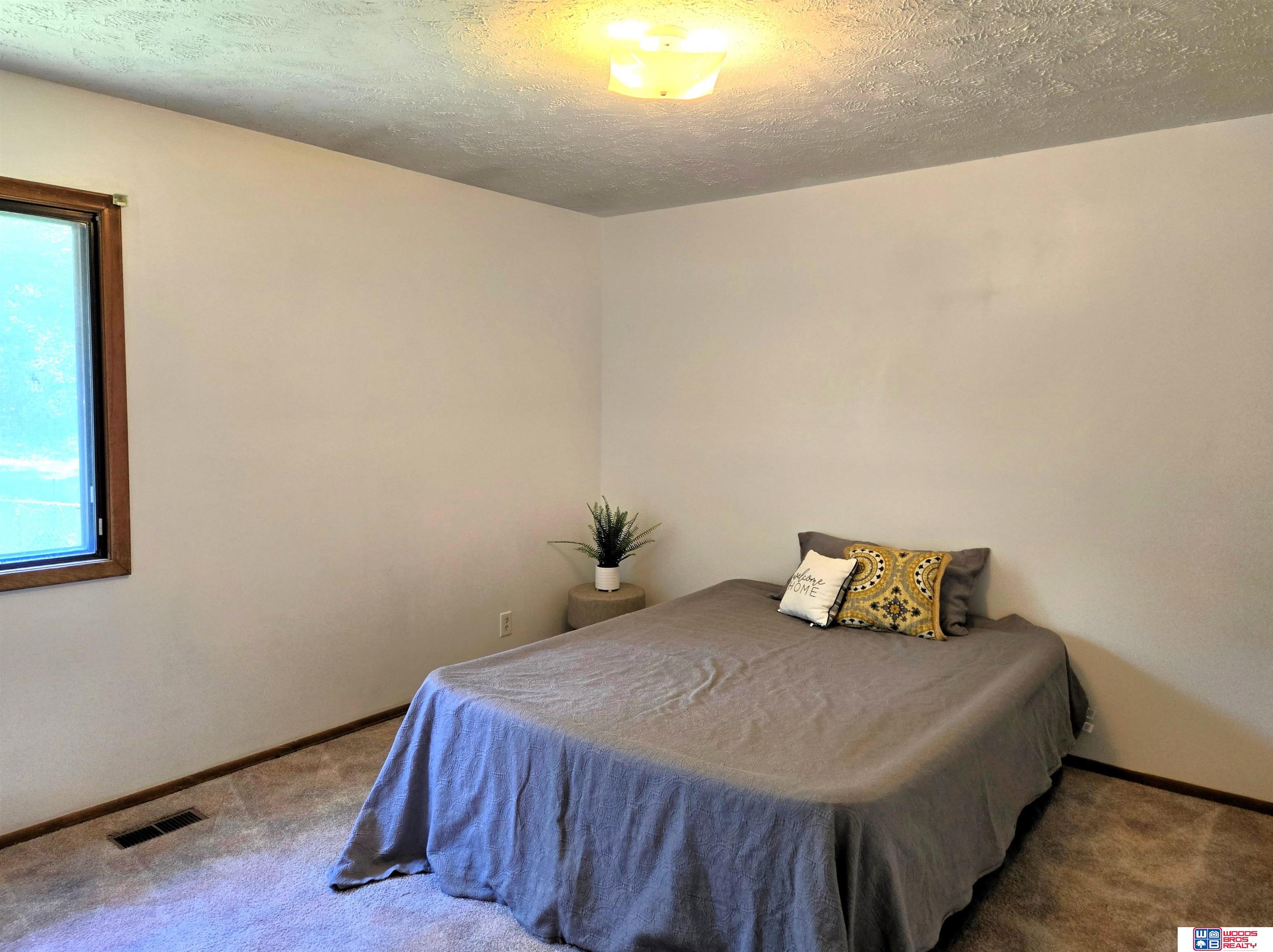 817 W Leon Drive