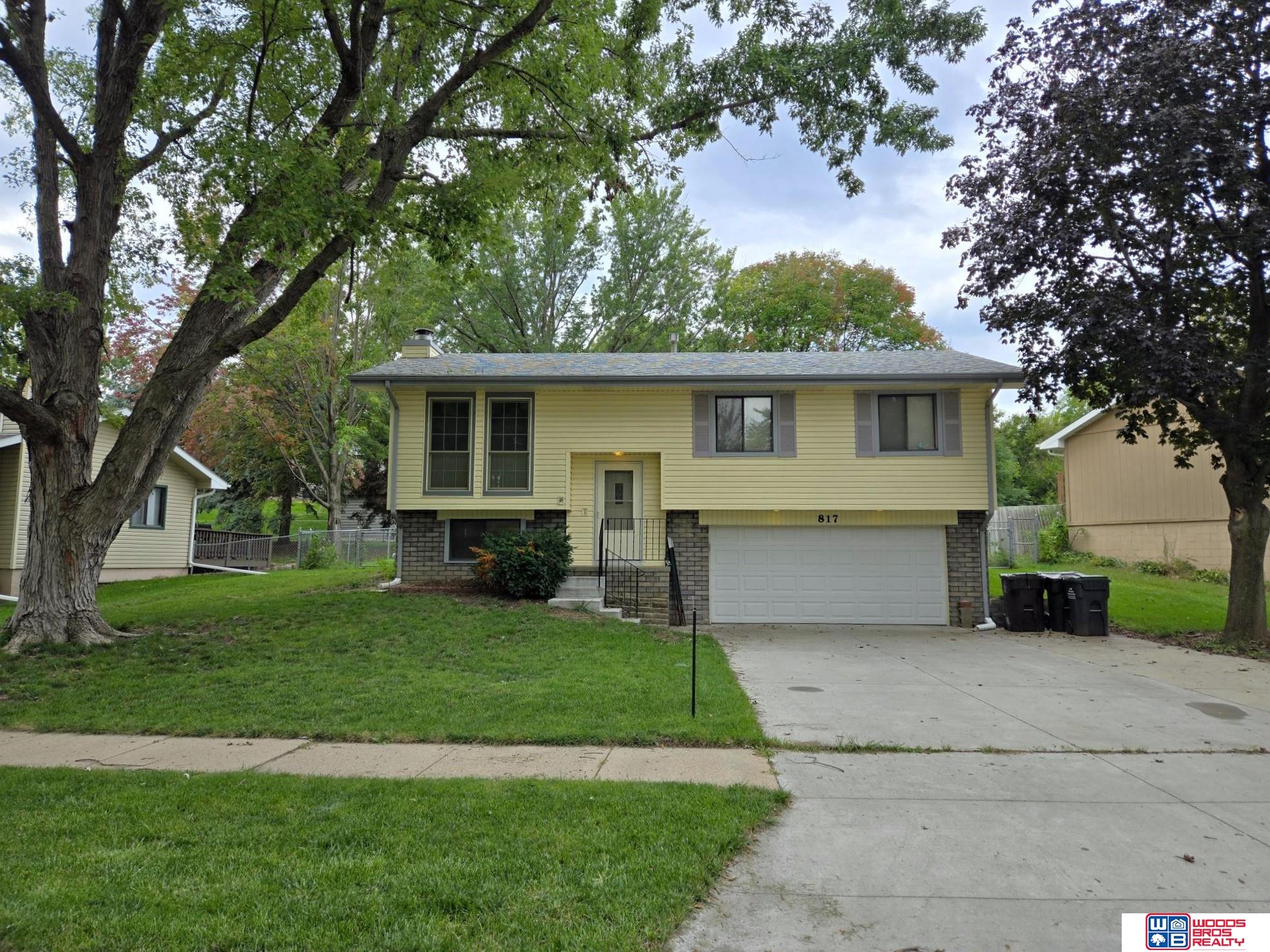 817 W Leon Drive