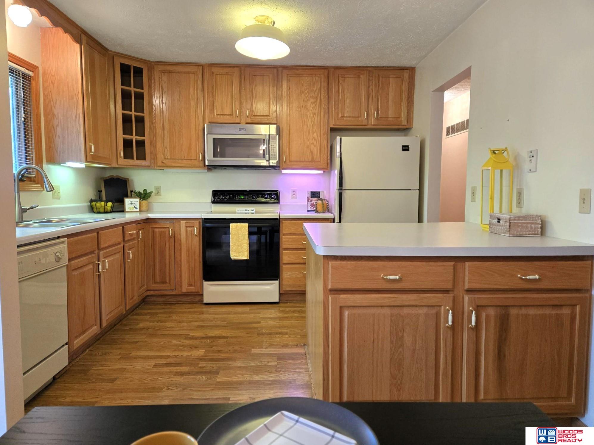 817 W Leon Drive