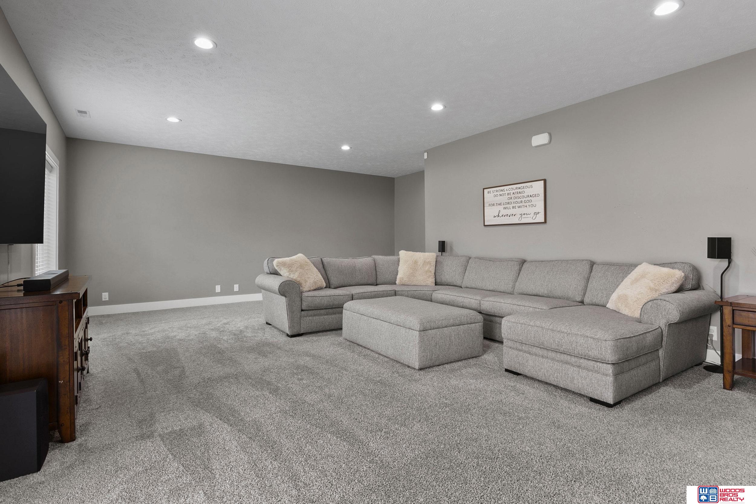 3109 N 93rd Court
