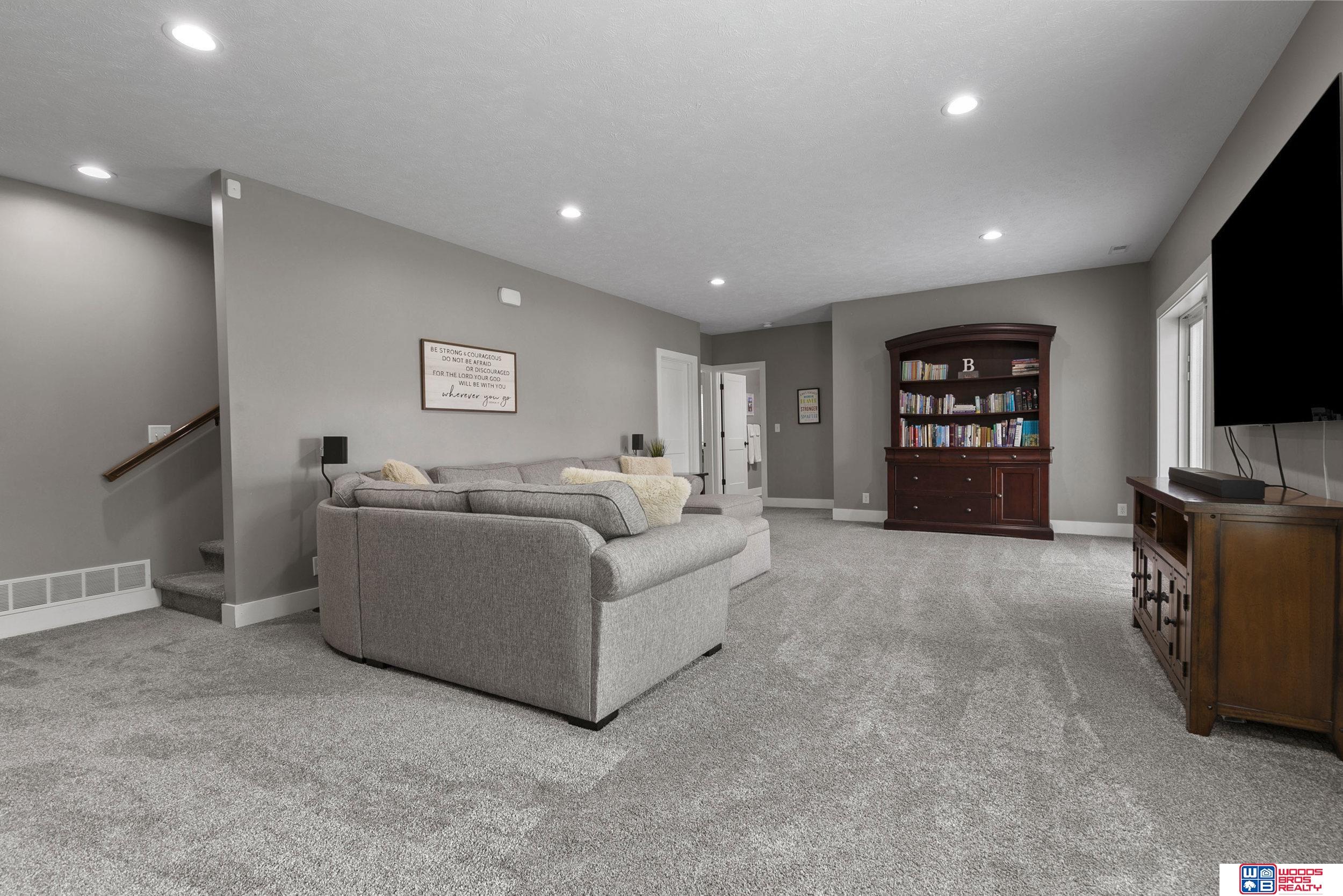 3109 N 93rd Court
