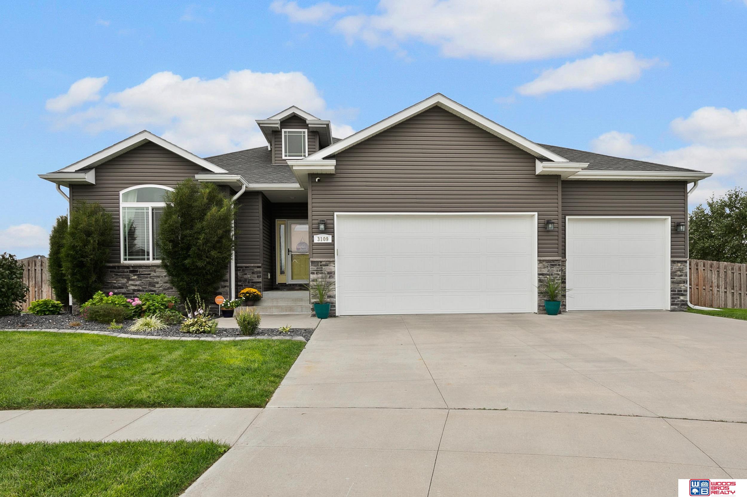 3109 N 93rd Court