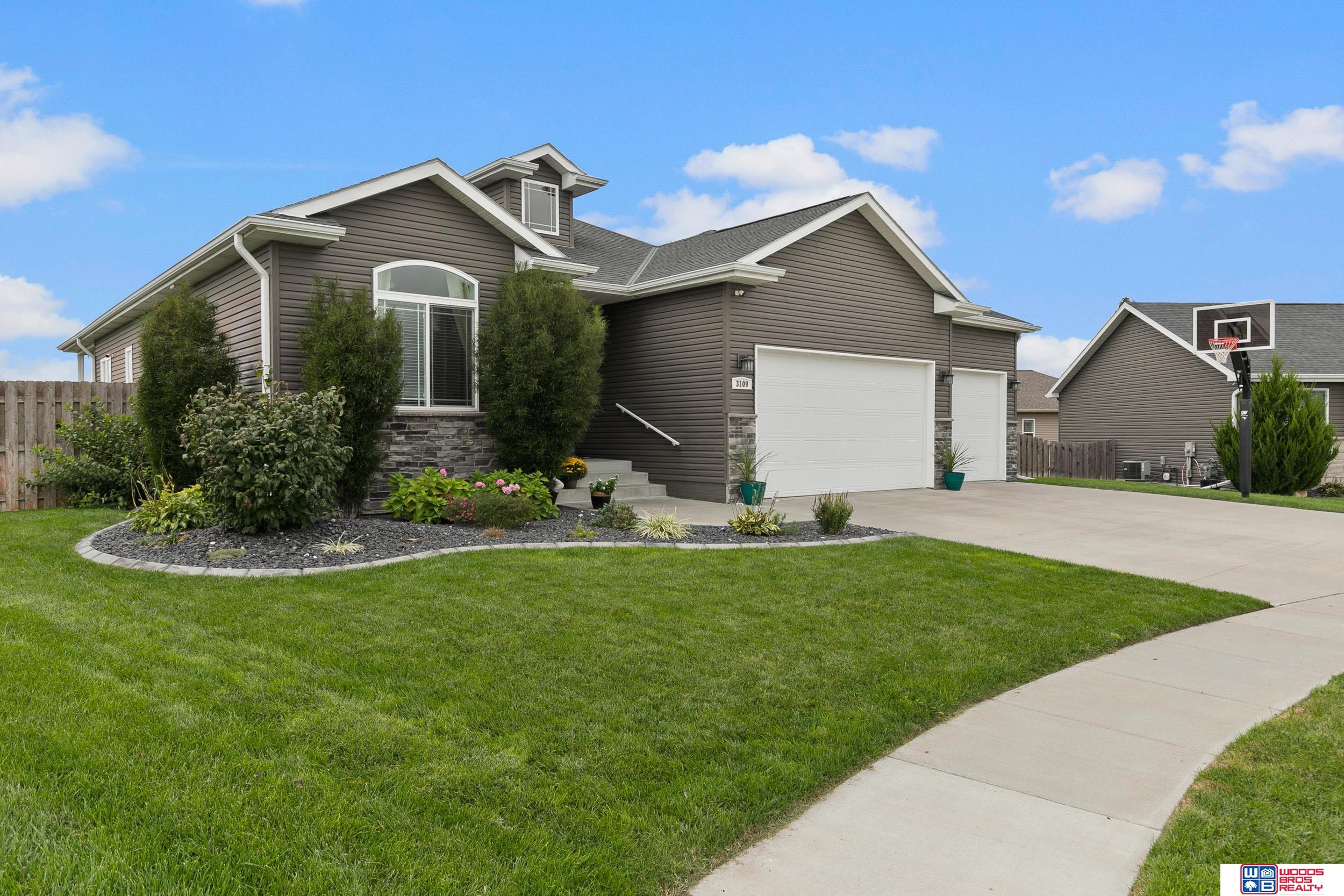 3109 N 93rd Court