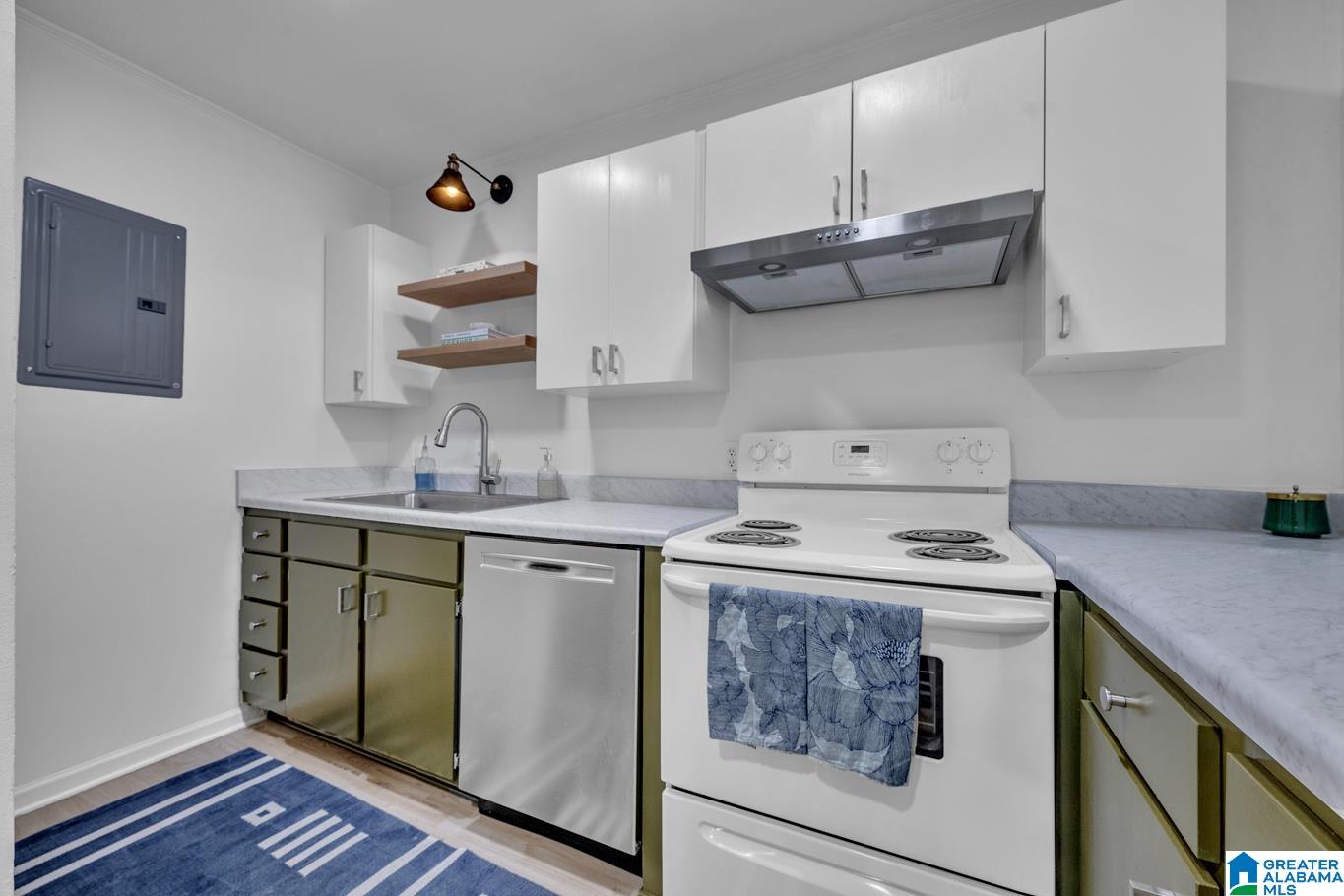 3350 ALTAMONT ROAD S Unit: b17