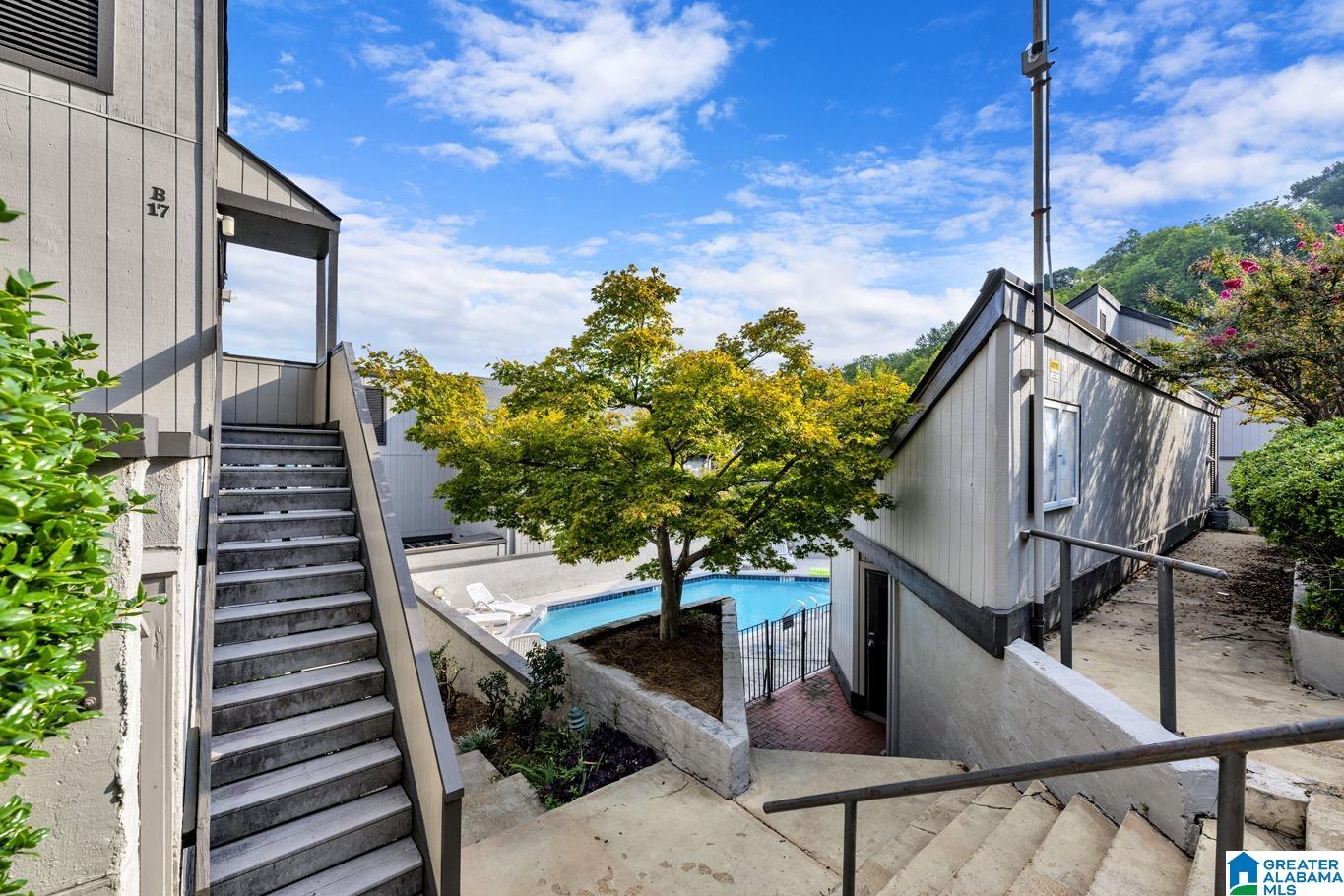 3350 ALTAMONT ROAD S Unit: b17