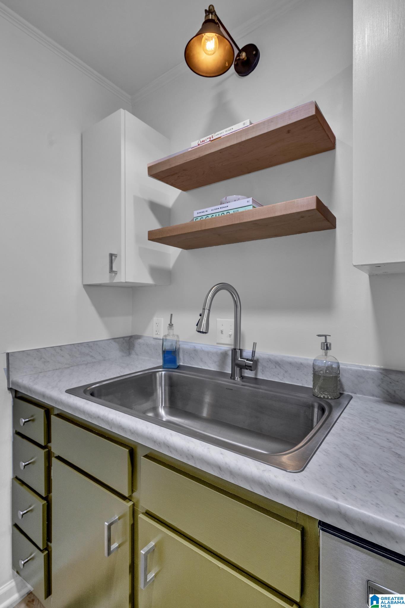 3350 ALTAMONT ROAD S Unit: b17