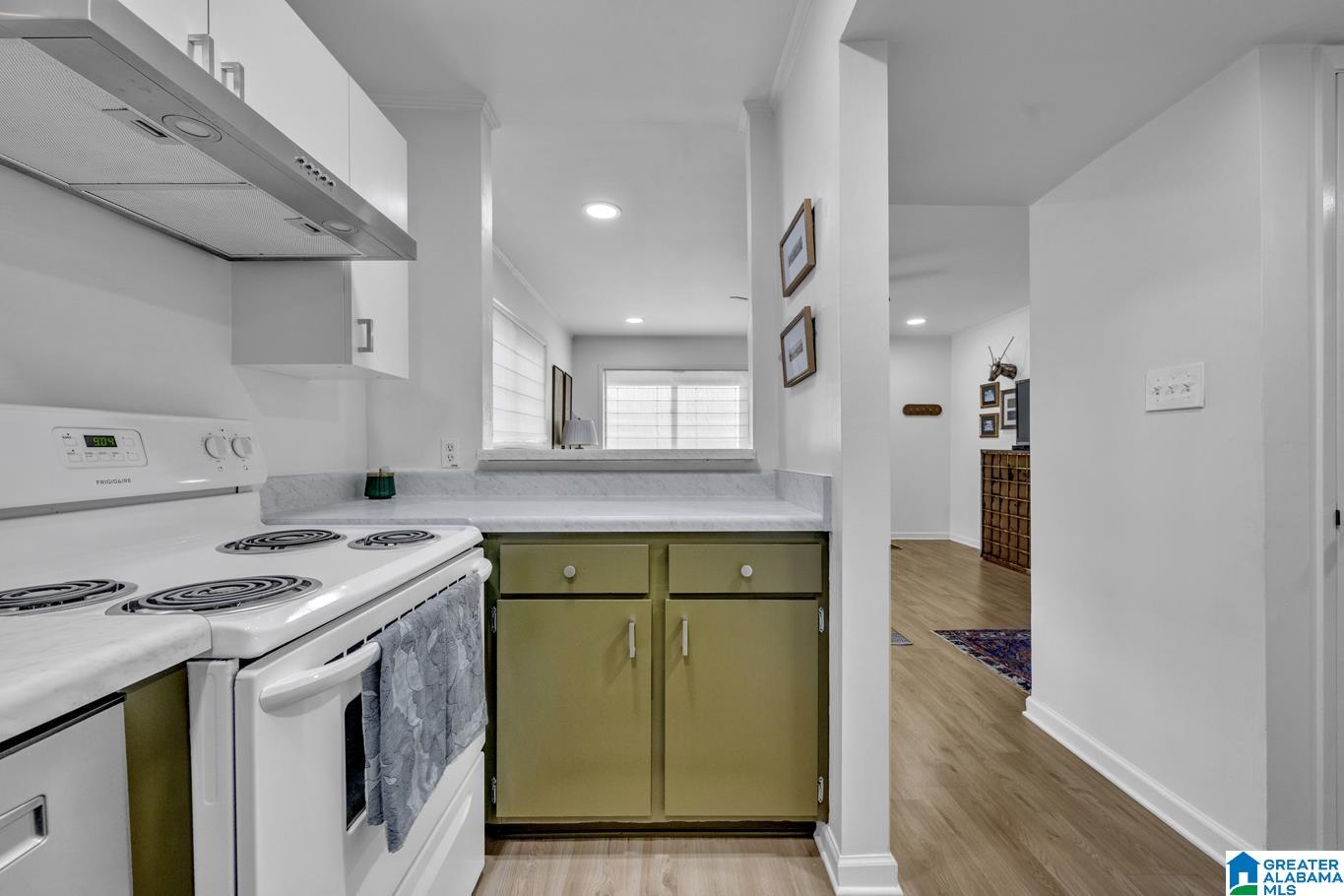 3350 ALTAMONT ROAD S Unit: b17