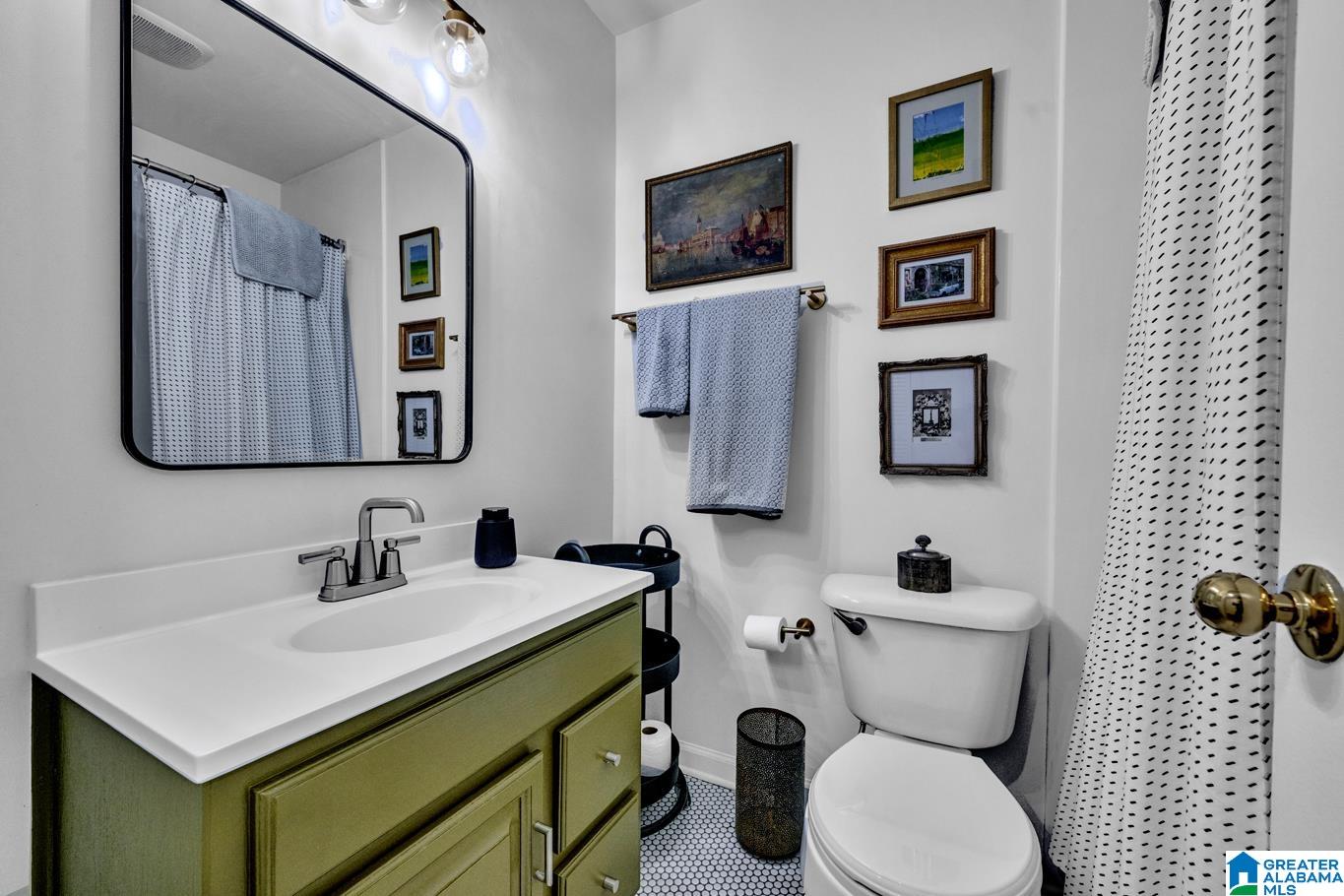 3350 ALTAMONT ROAD S Unit: b17