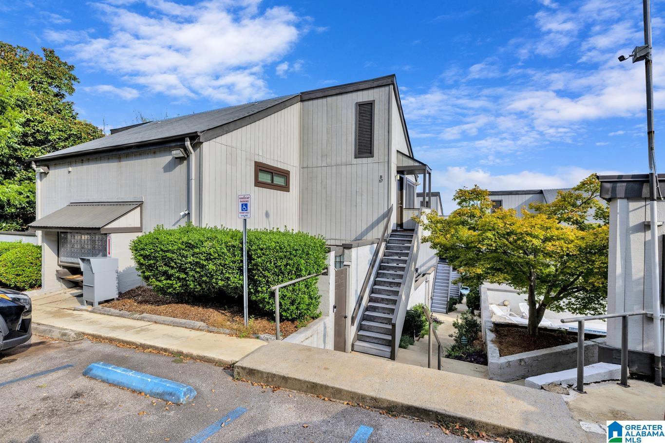 3350 ALTAMONT ROAD S Unit: b17