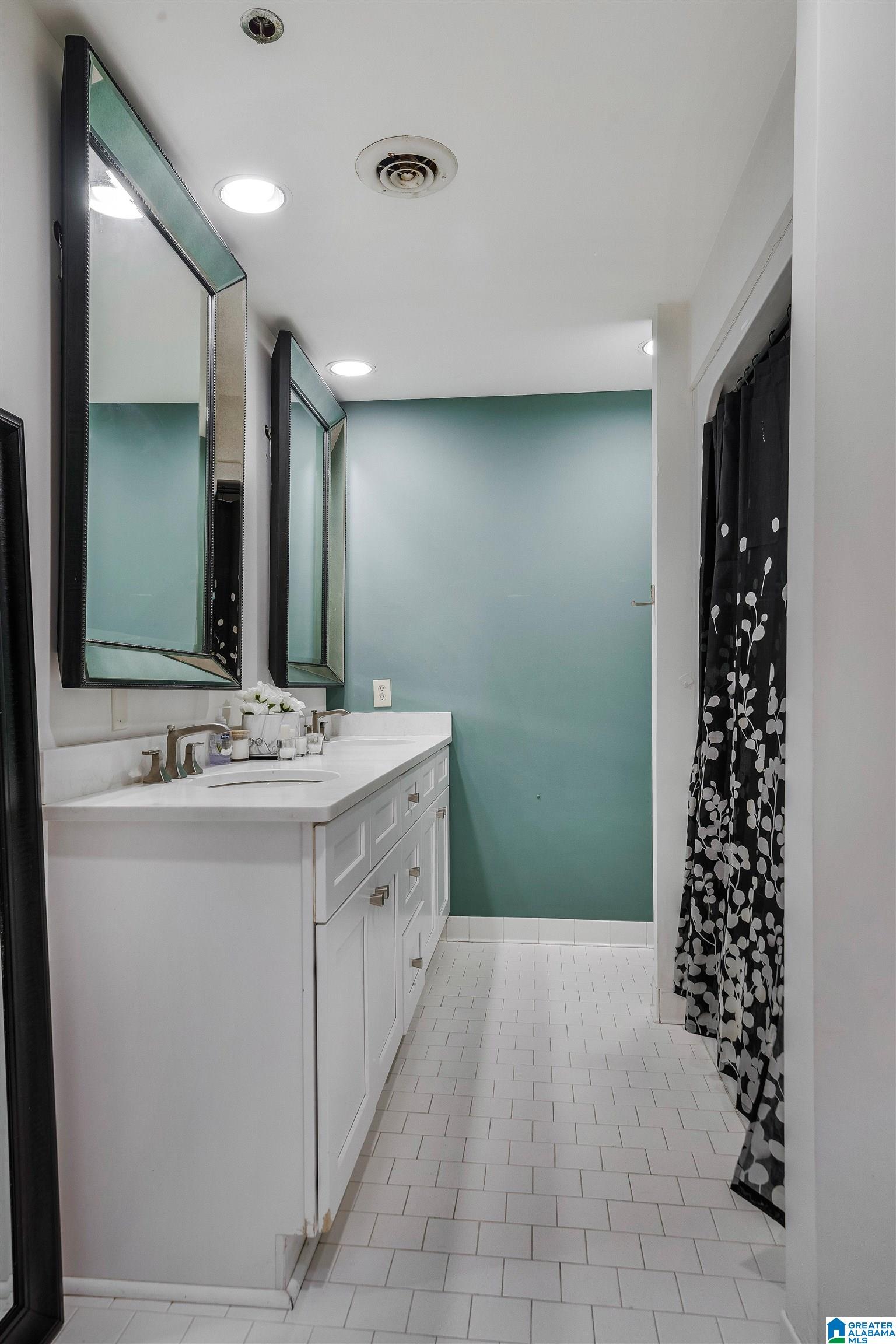 2301 1ST AVENUE Unit: 208