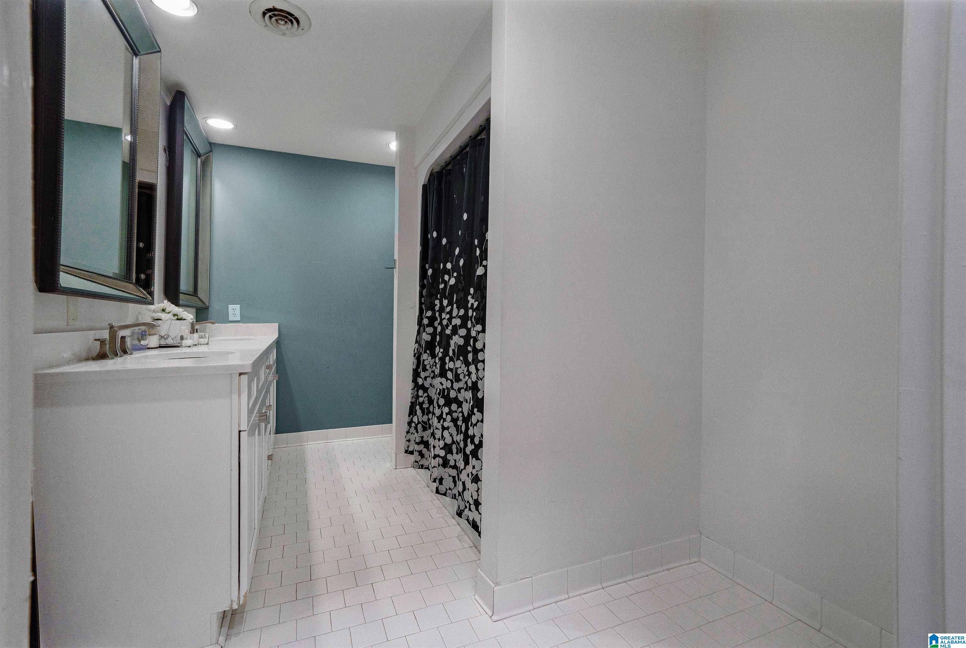 2301 1ST AVENUE Unit: 208