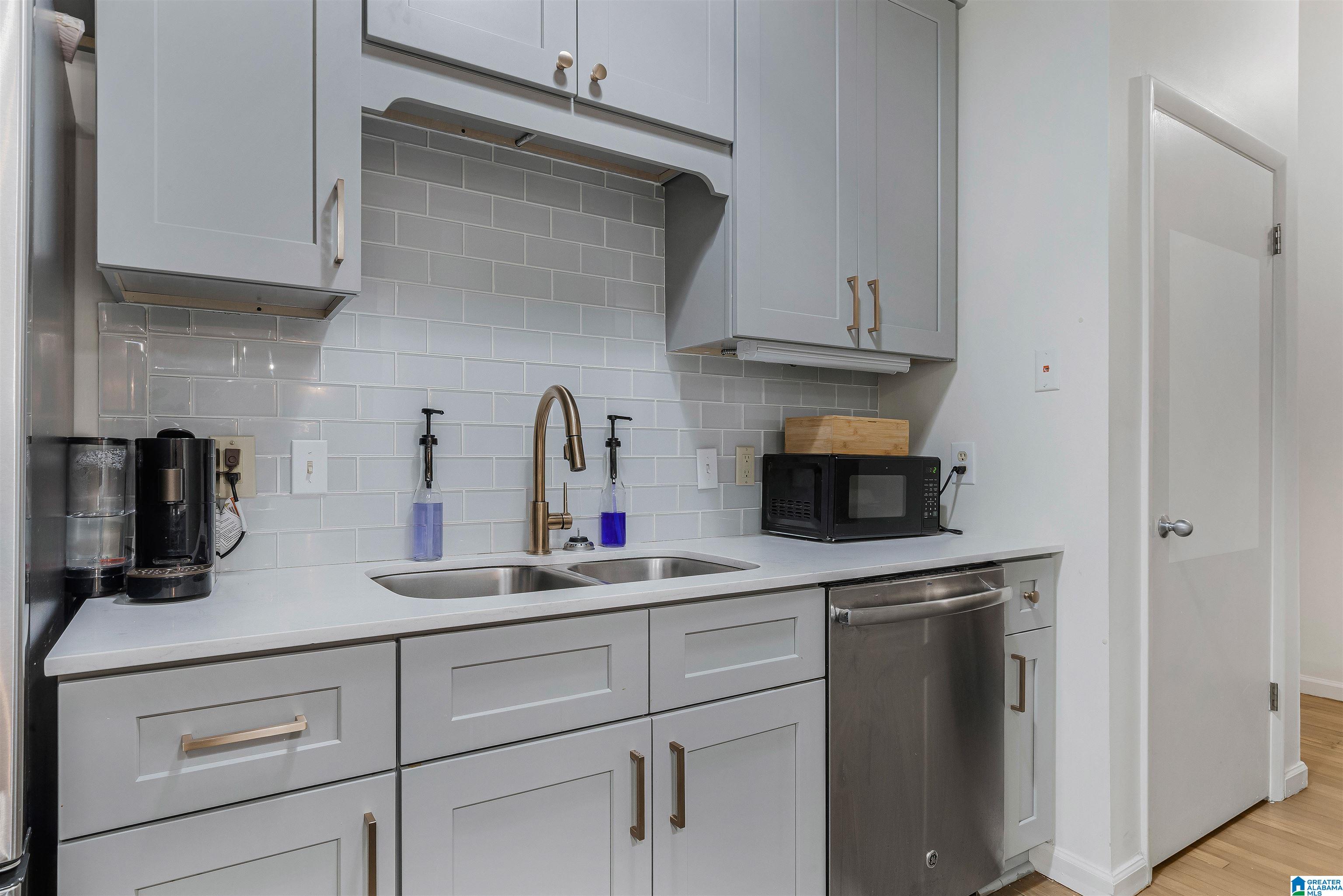 2301 1ST AVENUE Unit: 208
