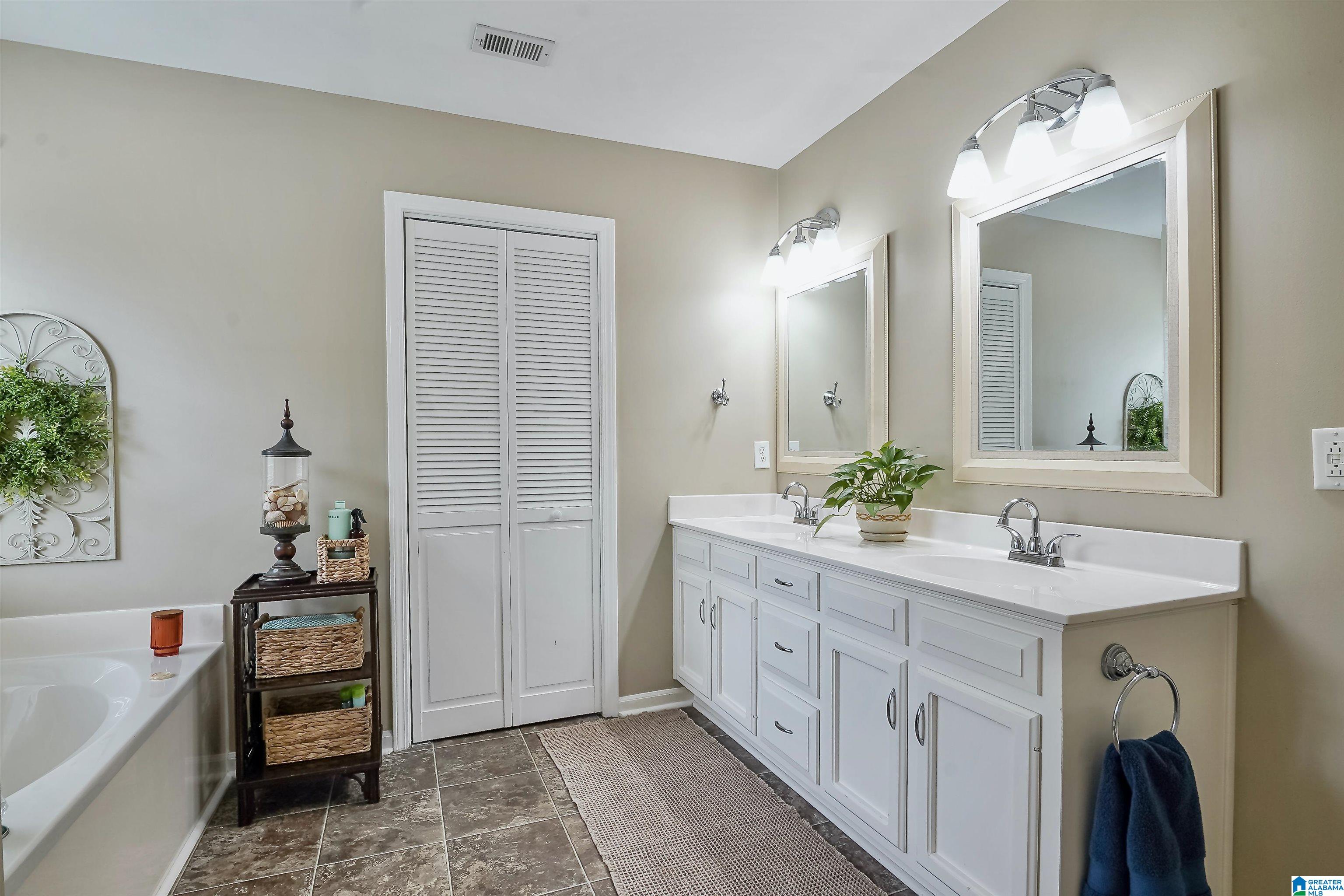 5009 BRIDLEWOOD PARC LANE