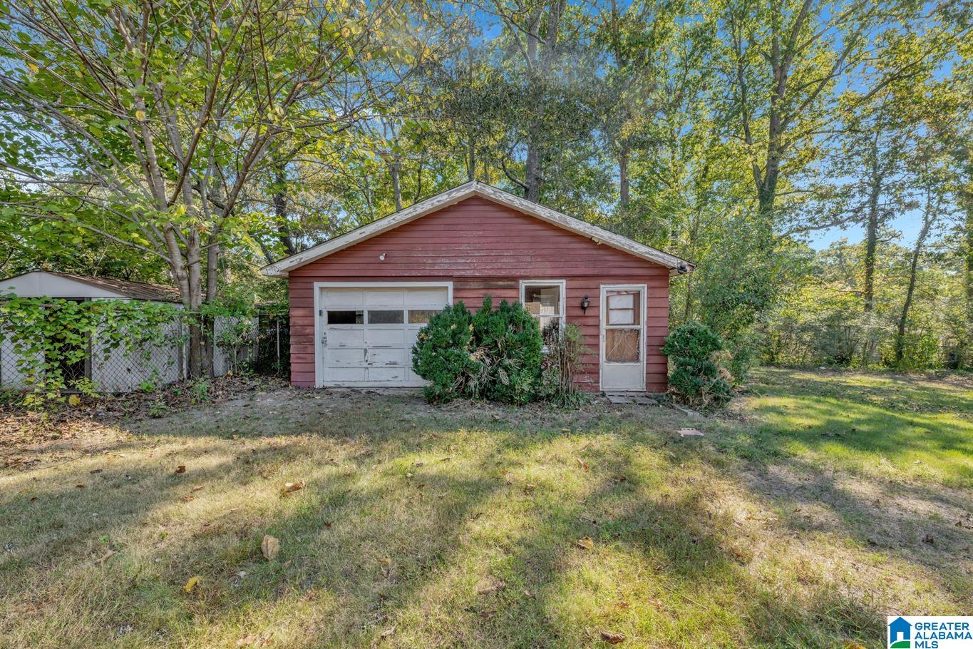 937 HICKORY DRIVE