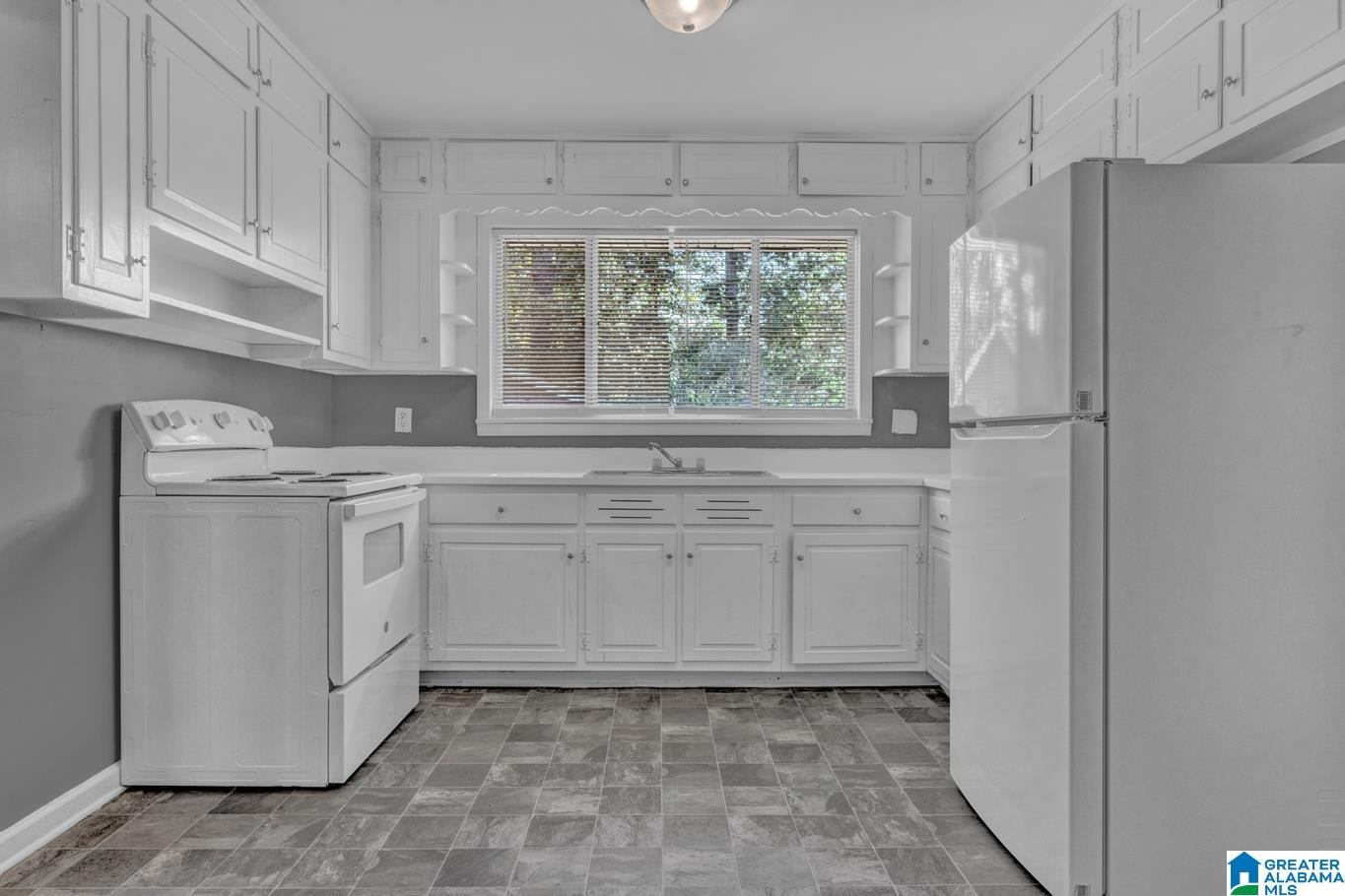 937 HICKORY DRIVE