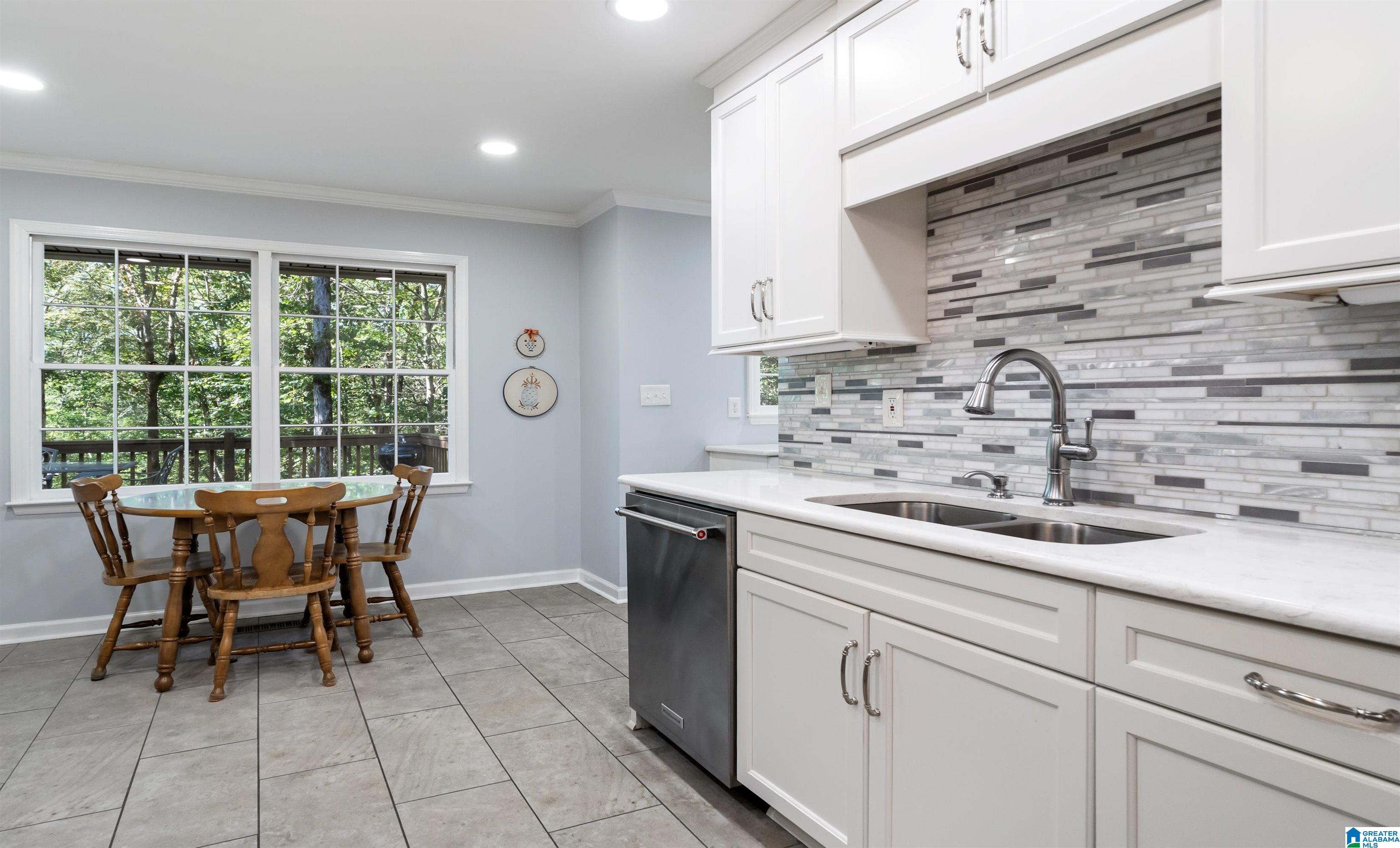 2704 LIN CIRCLE