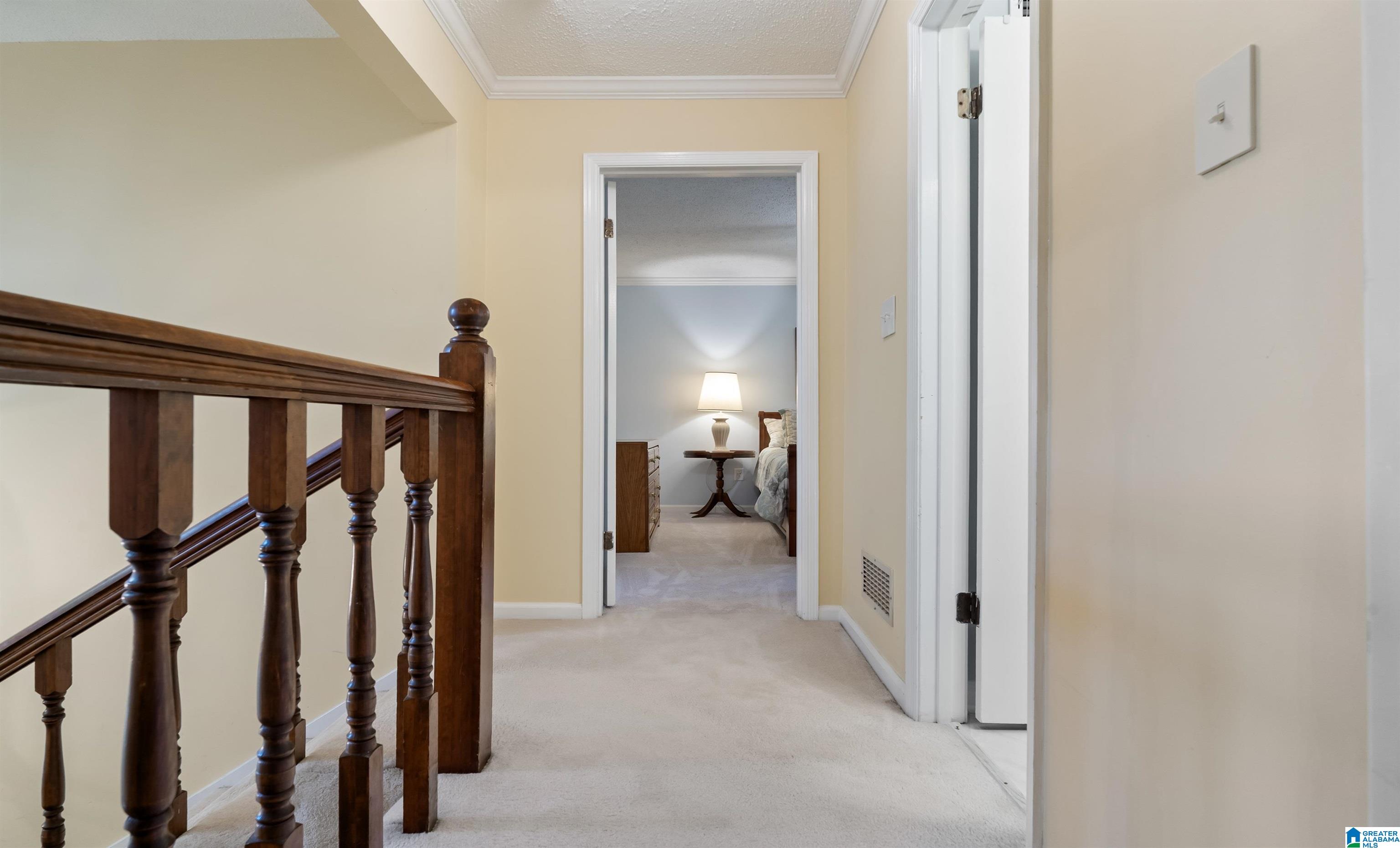 2704 LIN CIRCLE