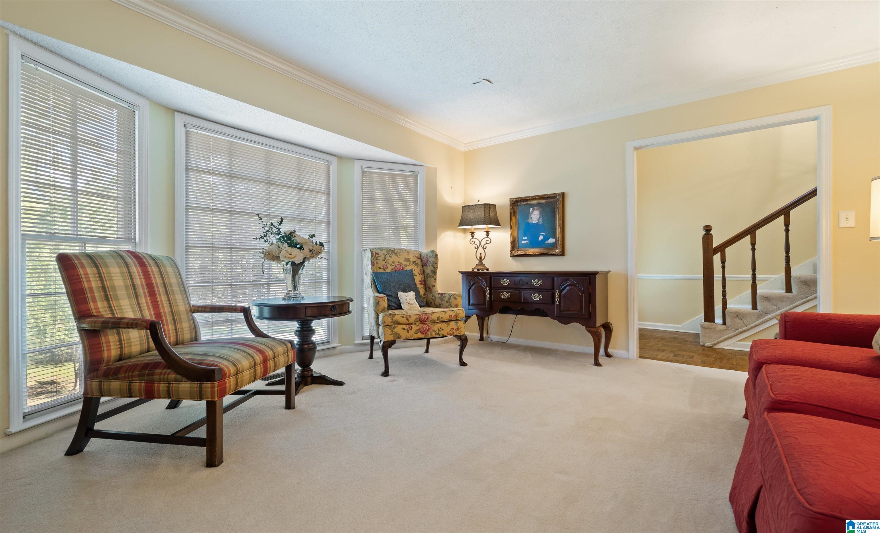 2704 LIN CIRCLE