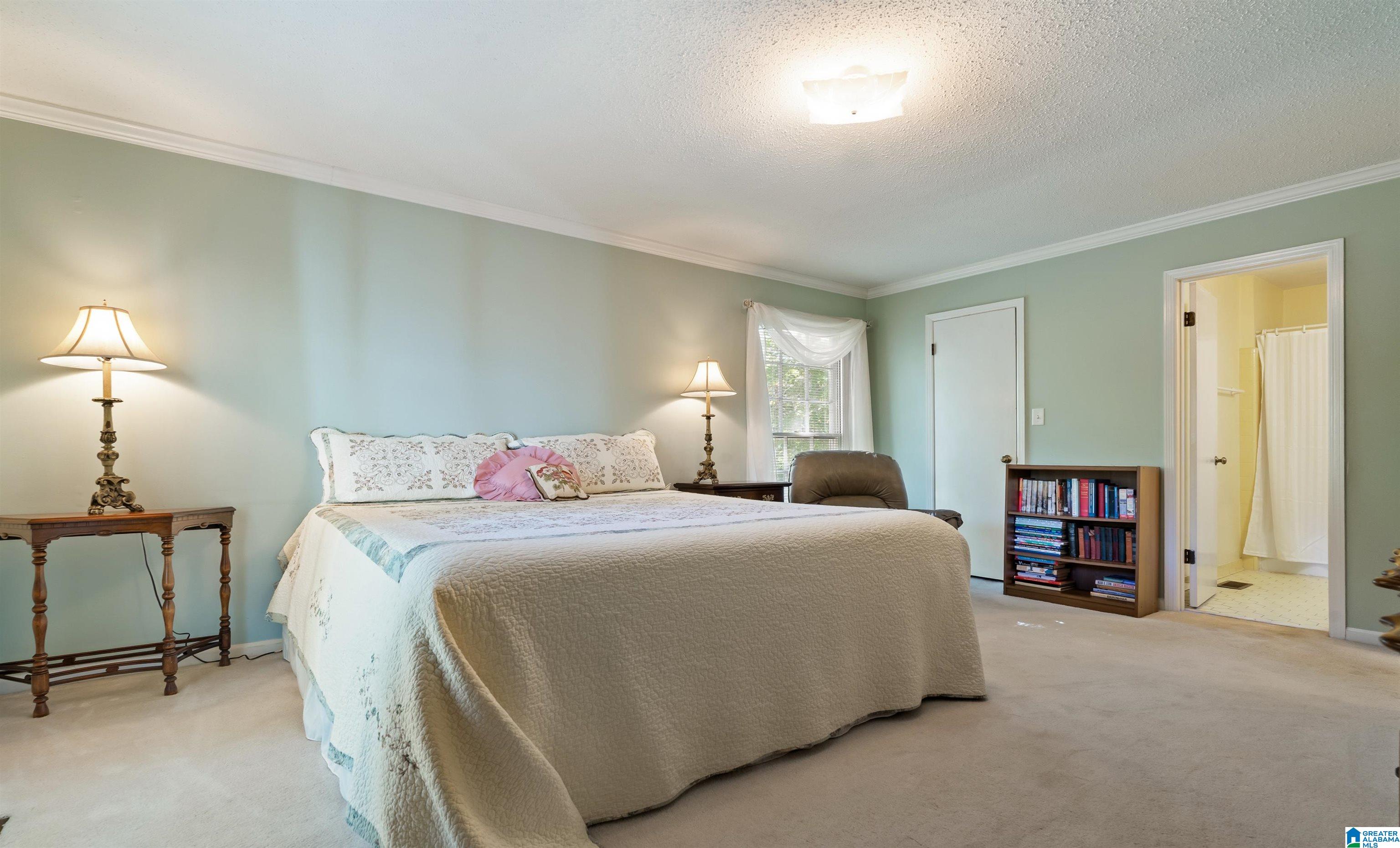 2704 LIN CIRCLE