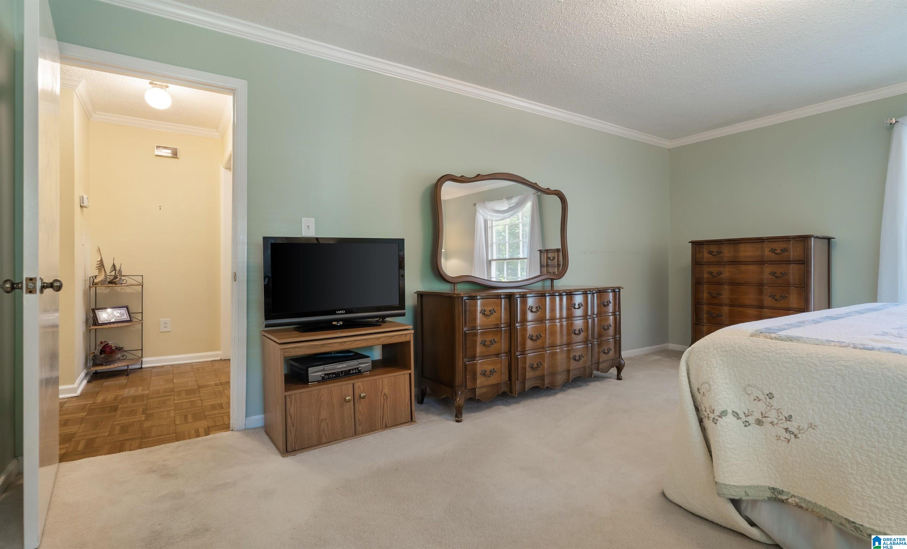 2704 LIN CIRCLE