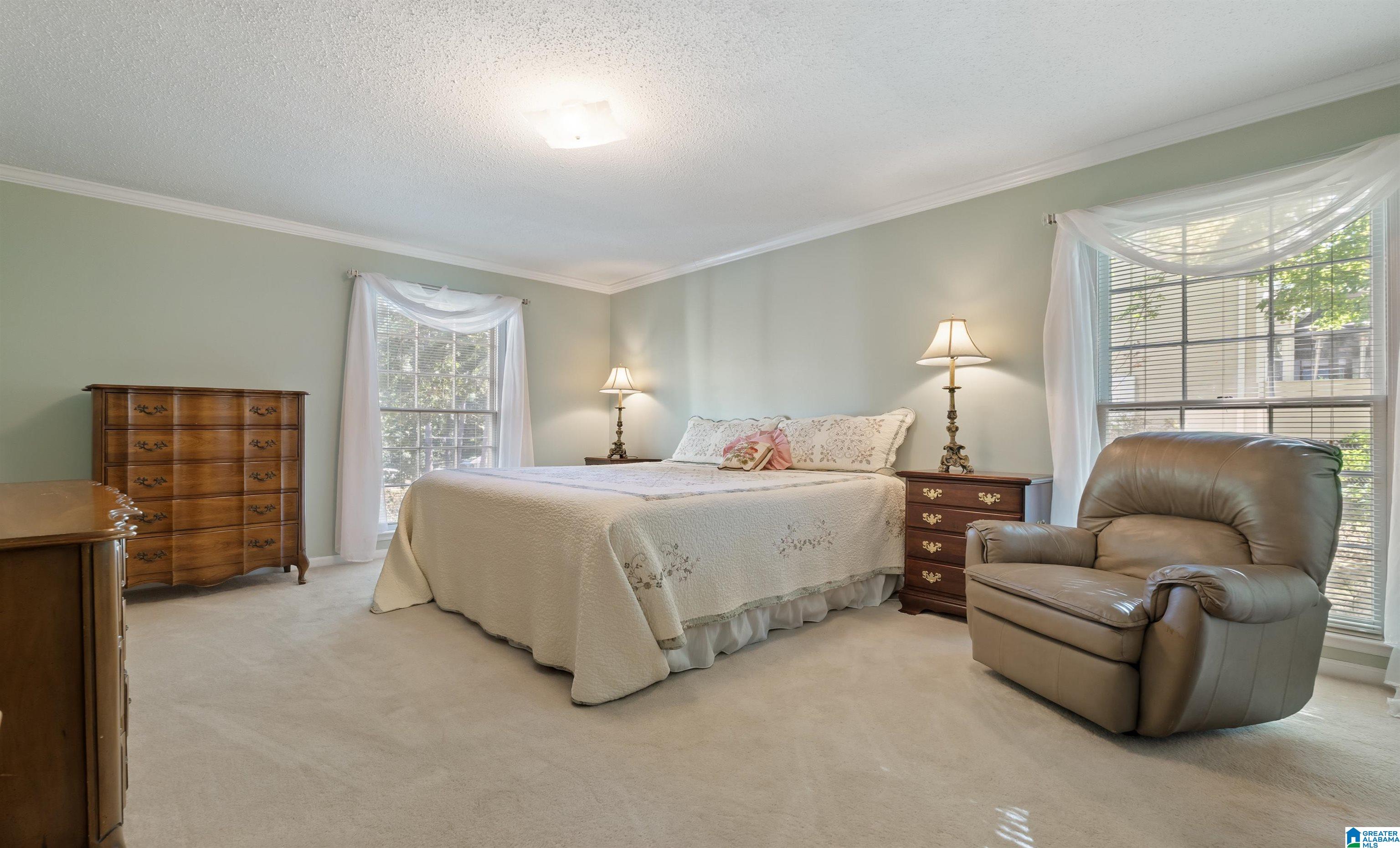 2704 LIN CIRCLE