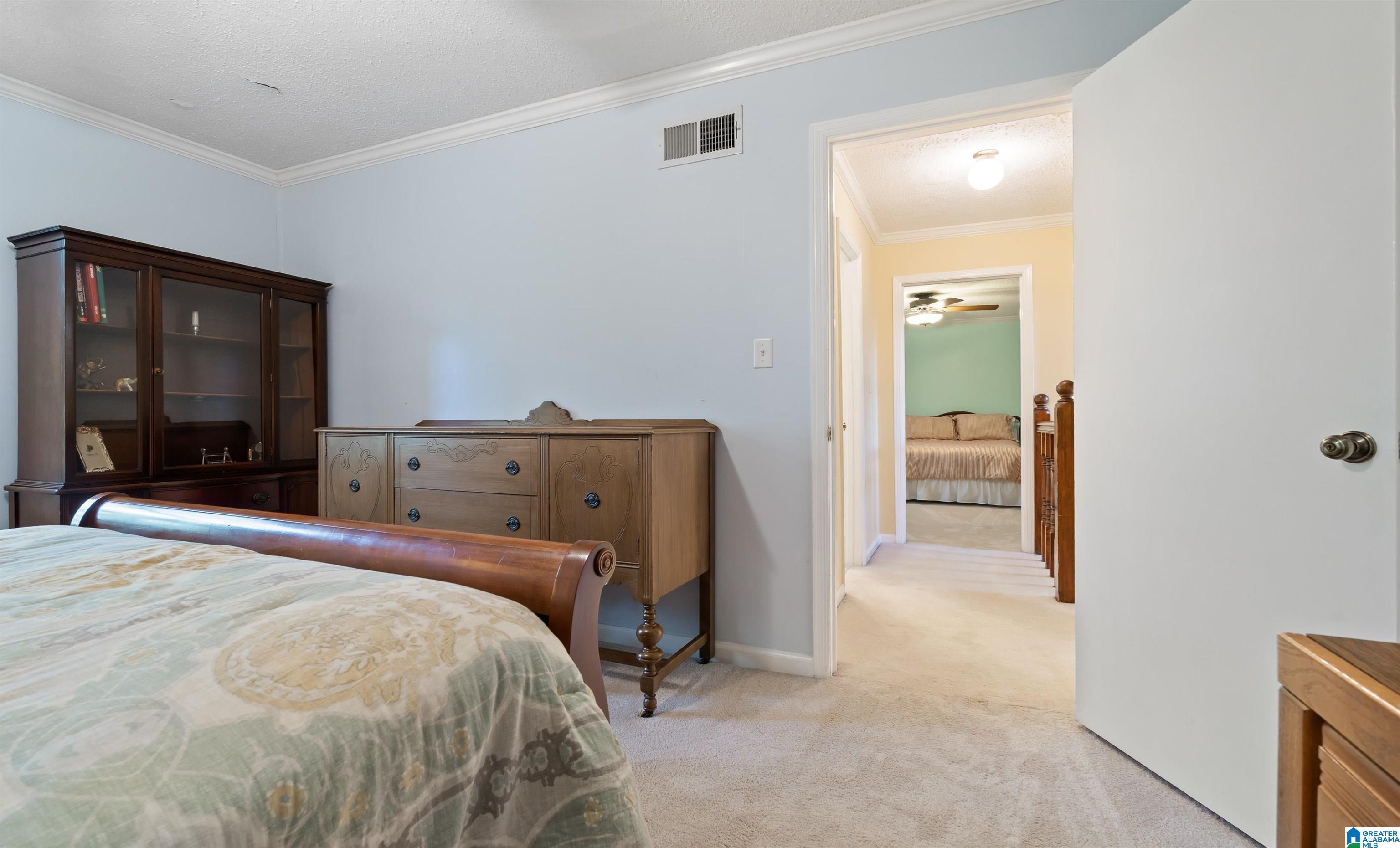 2704 LIN CIRCLE