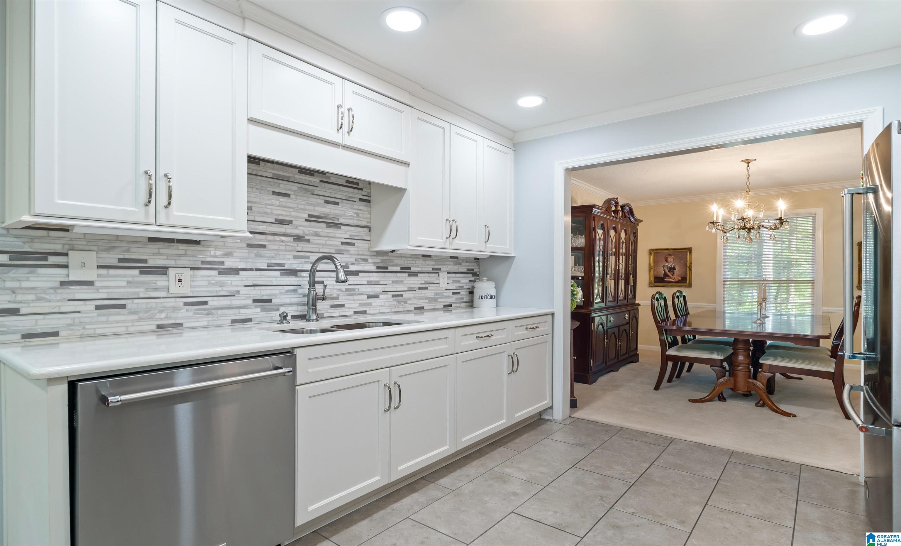 2704 LIN CIRCLE