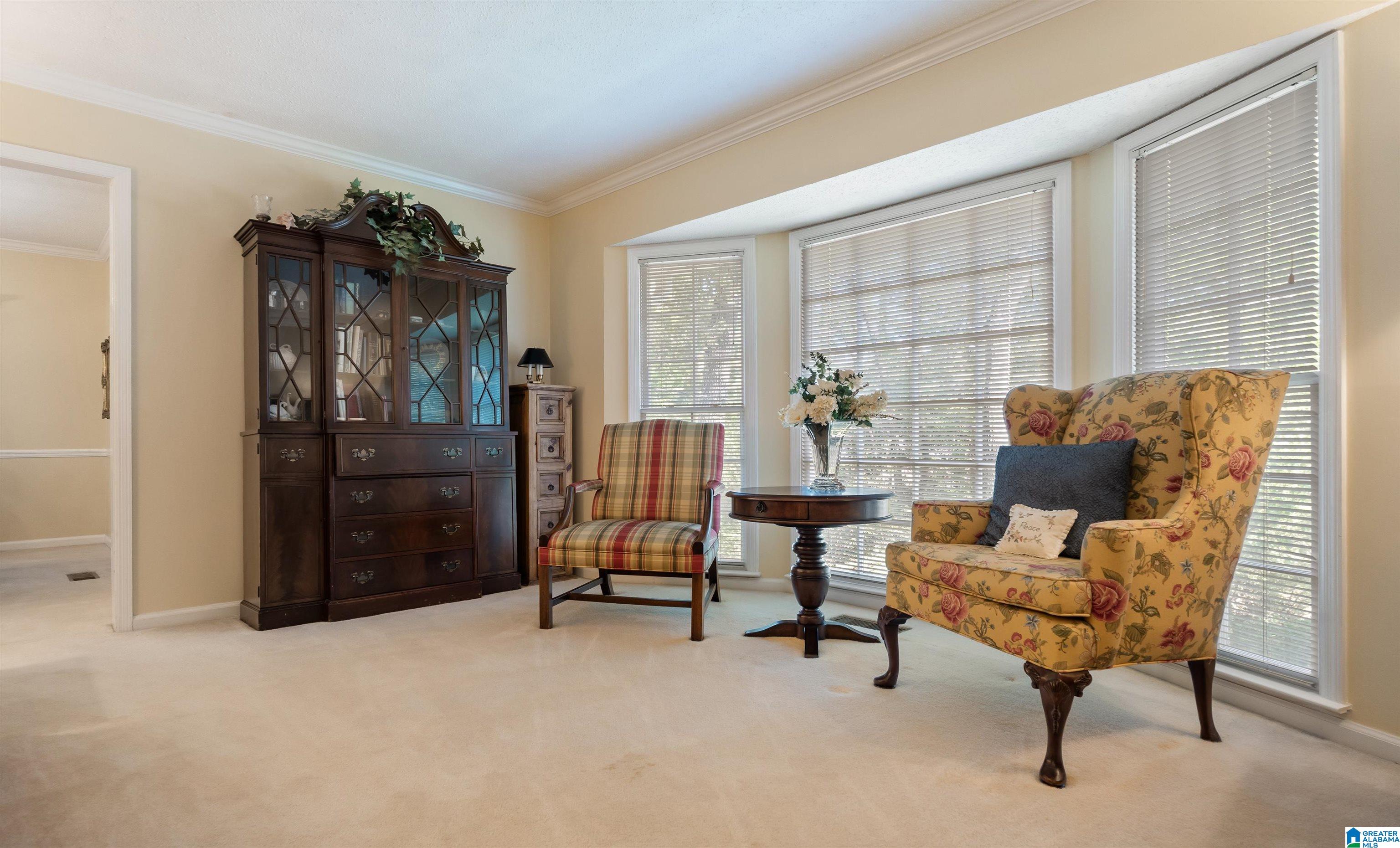 2704 LIN CIRCLE
