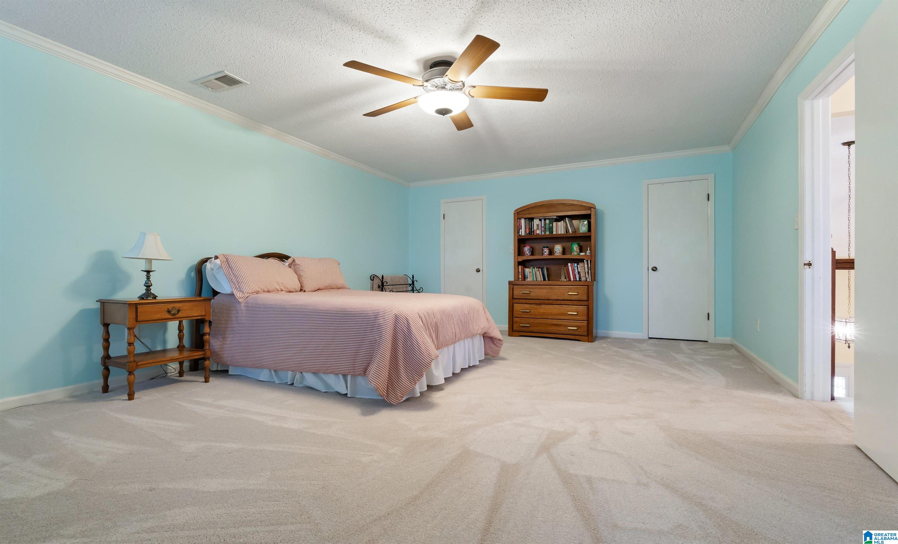 2704 LIN CIRCLE