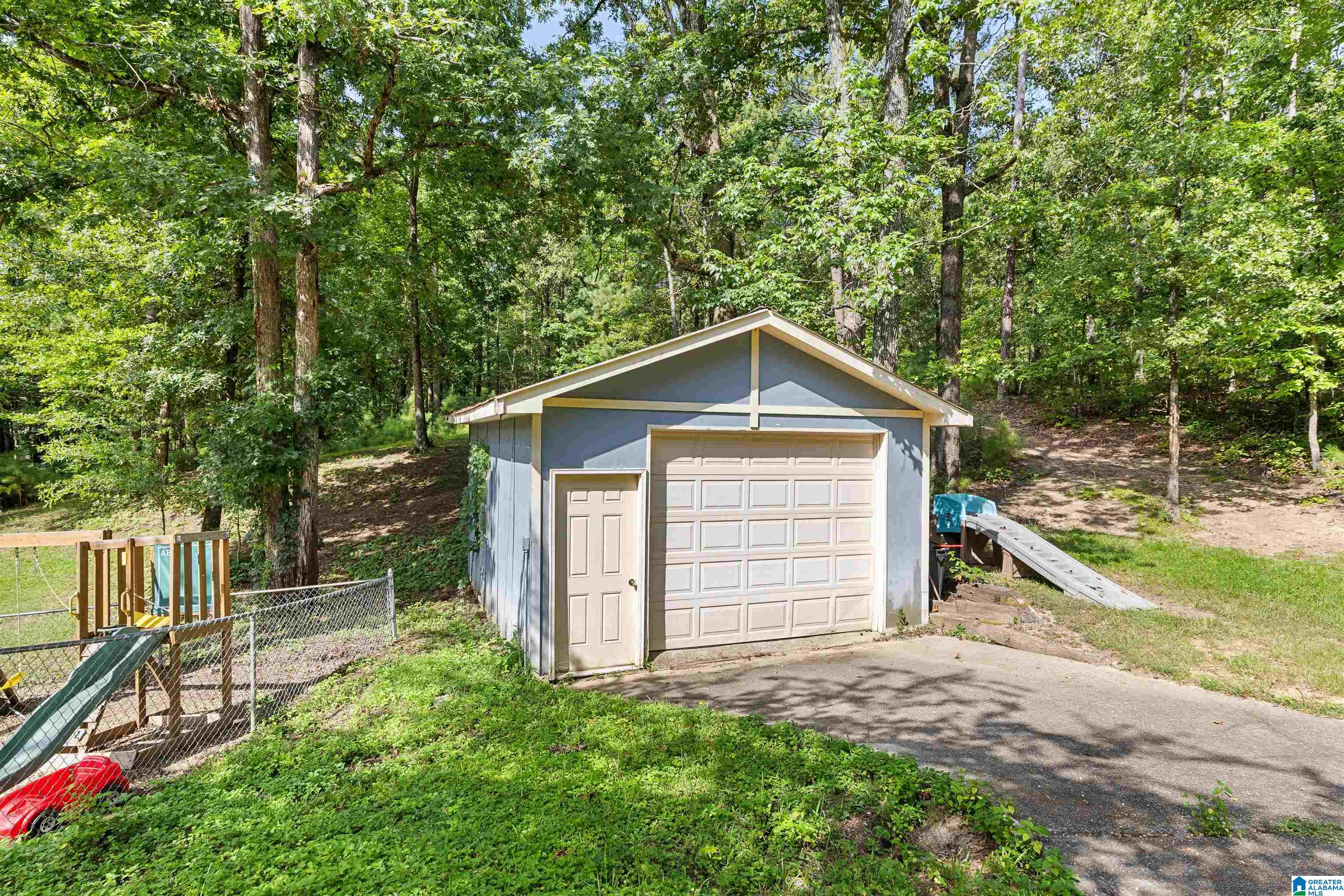 2203 LAKESIDE DRIVE
