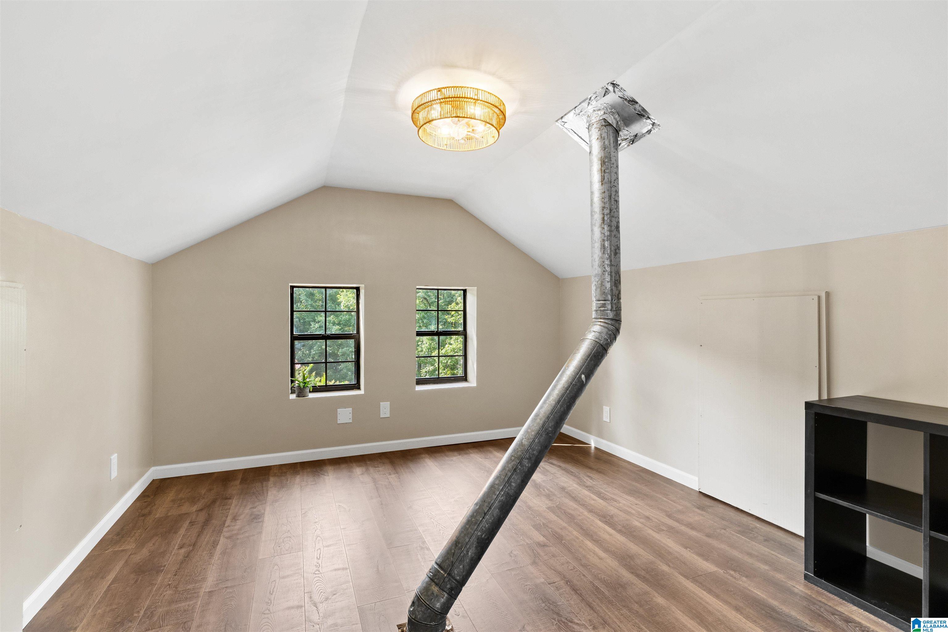 2203 LAKESIDE DRIVE