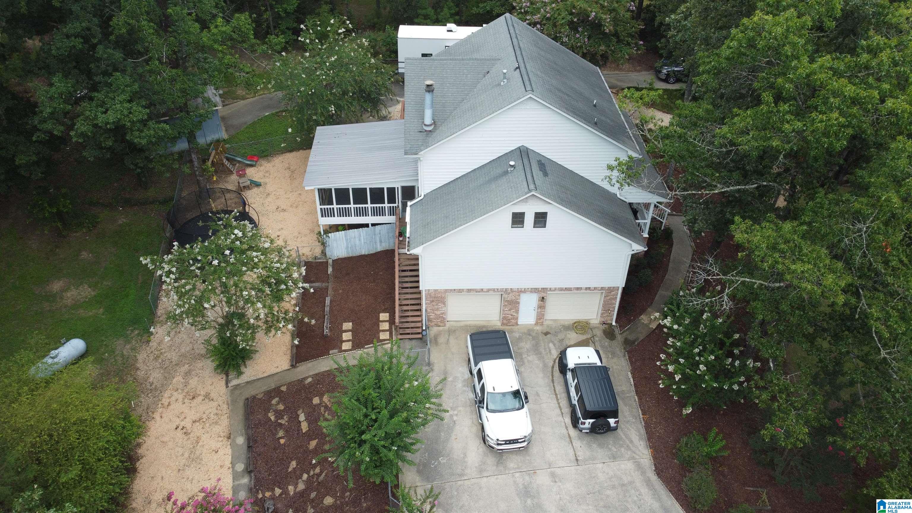 2203 LAKESIDE DRIVE