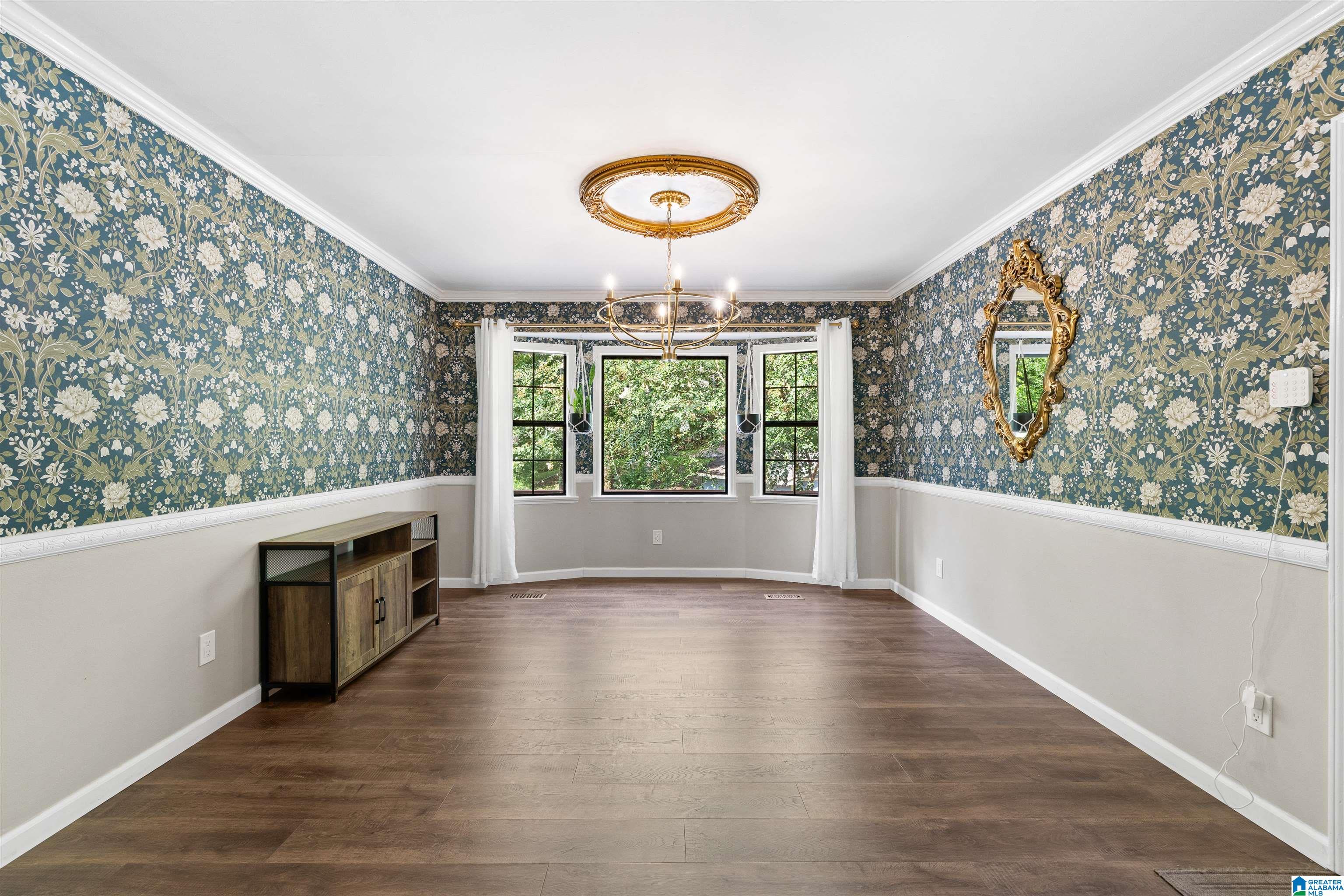 2203 LAKESIDE DRIVE