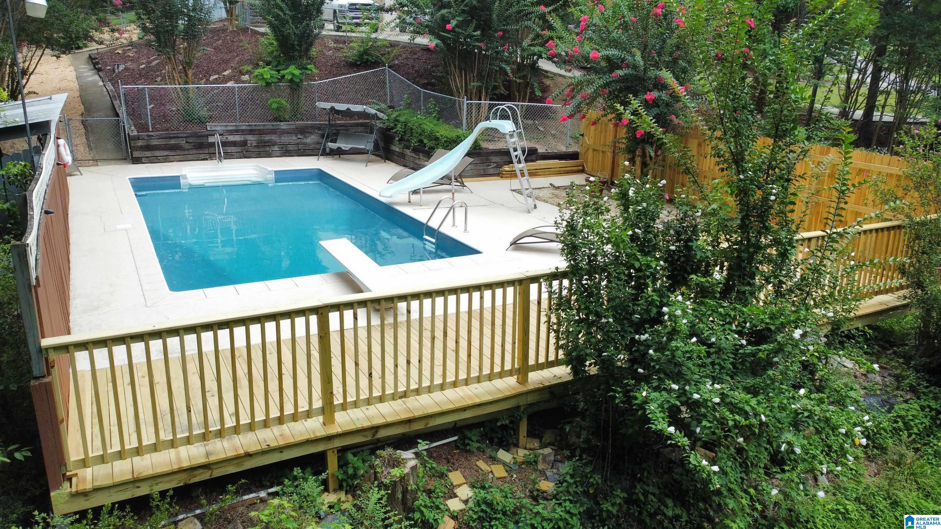 2203 LAKESIDE DRIVE