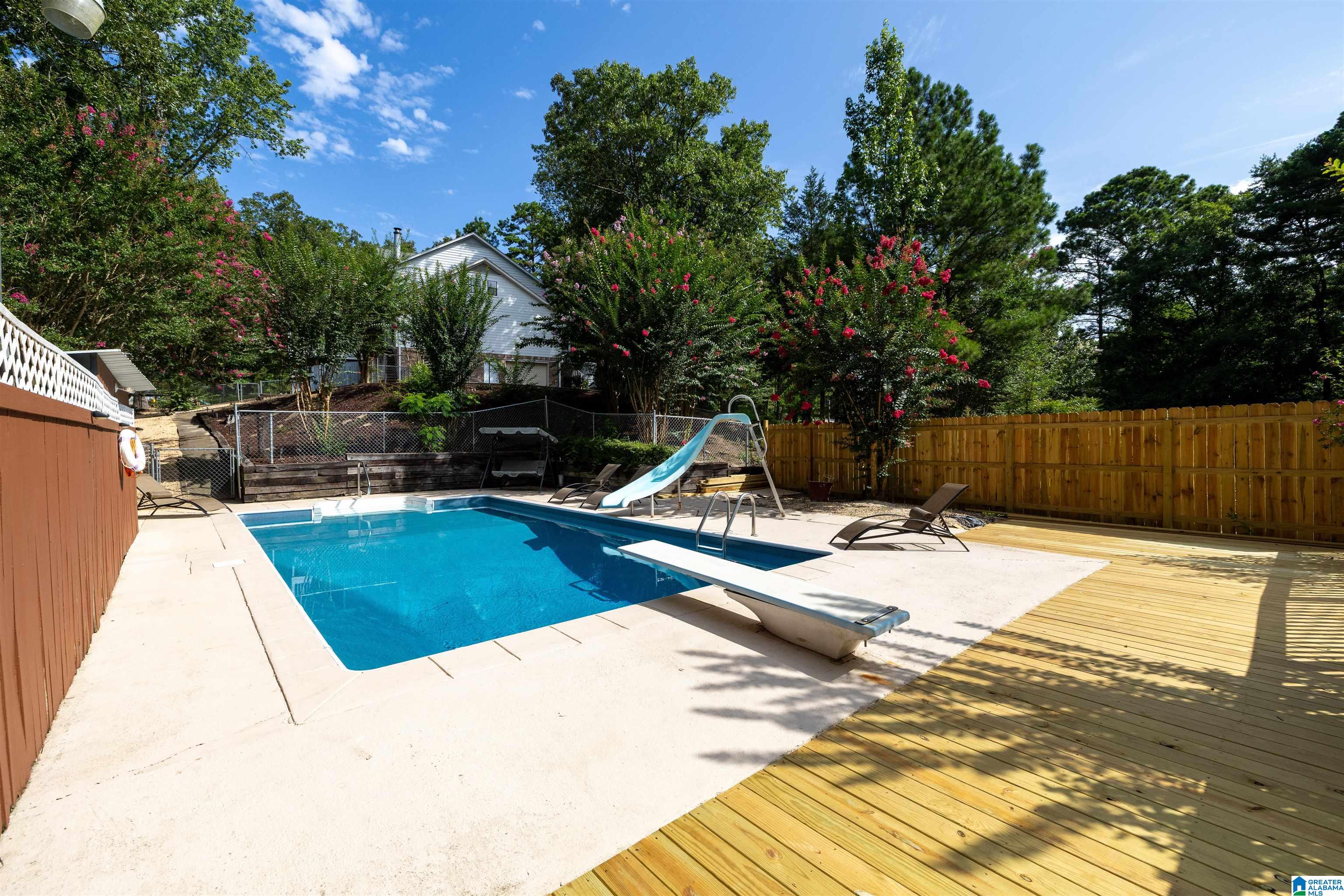 2203 LAKESIDE DRIVE