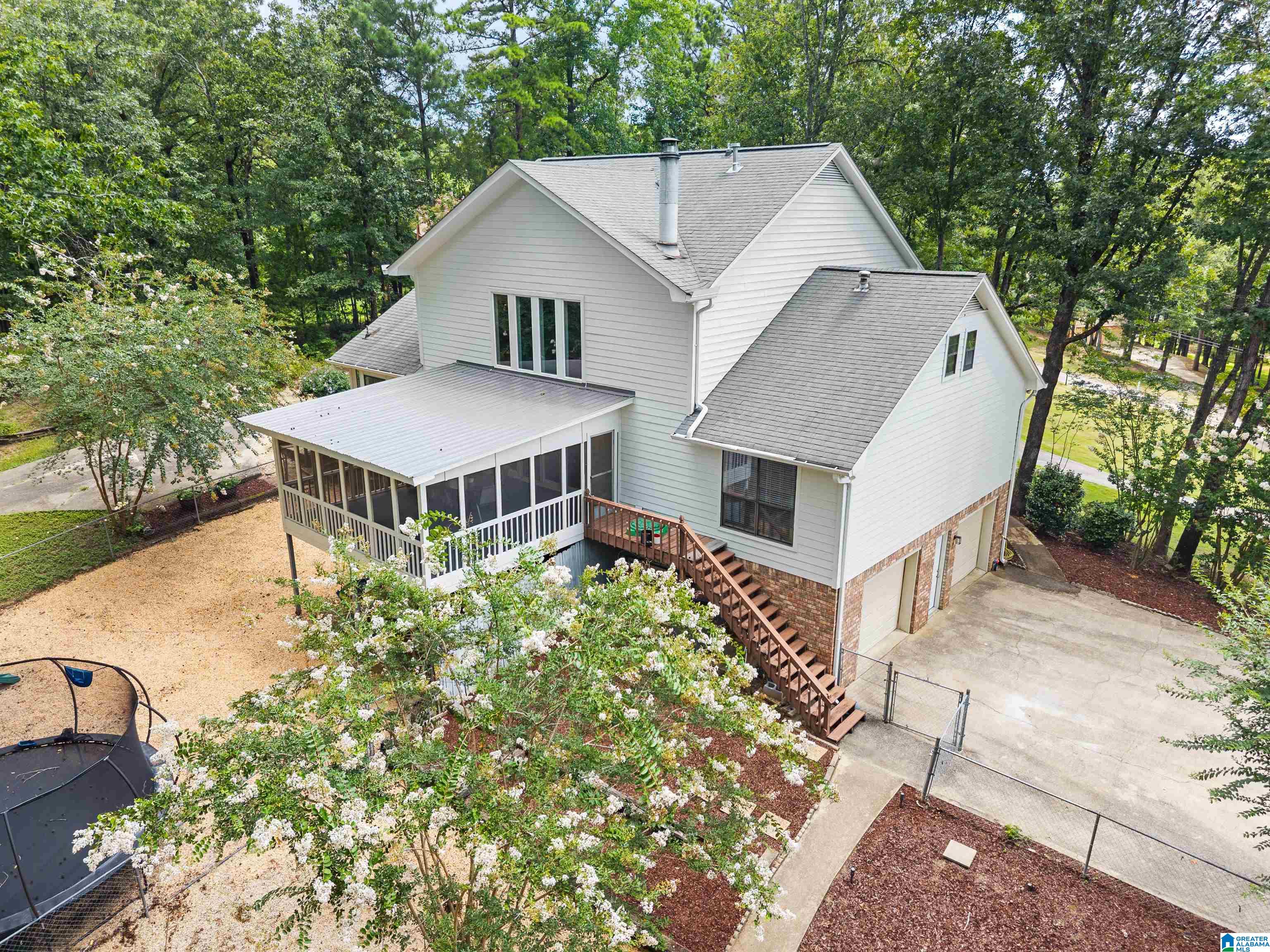 2203 LAKESIDE DRIVE
