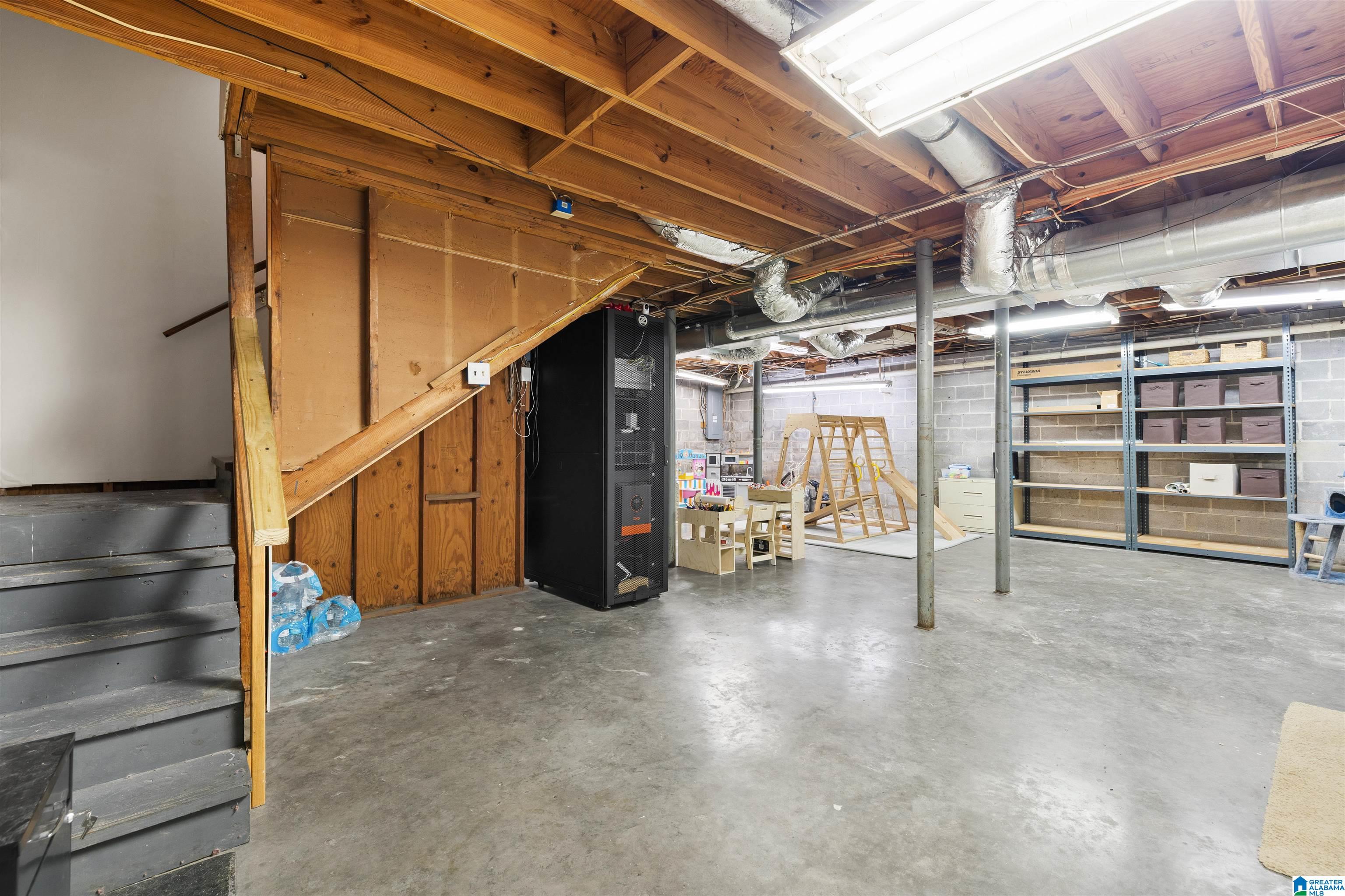 2203 LAKESIDE DRIVE