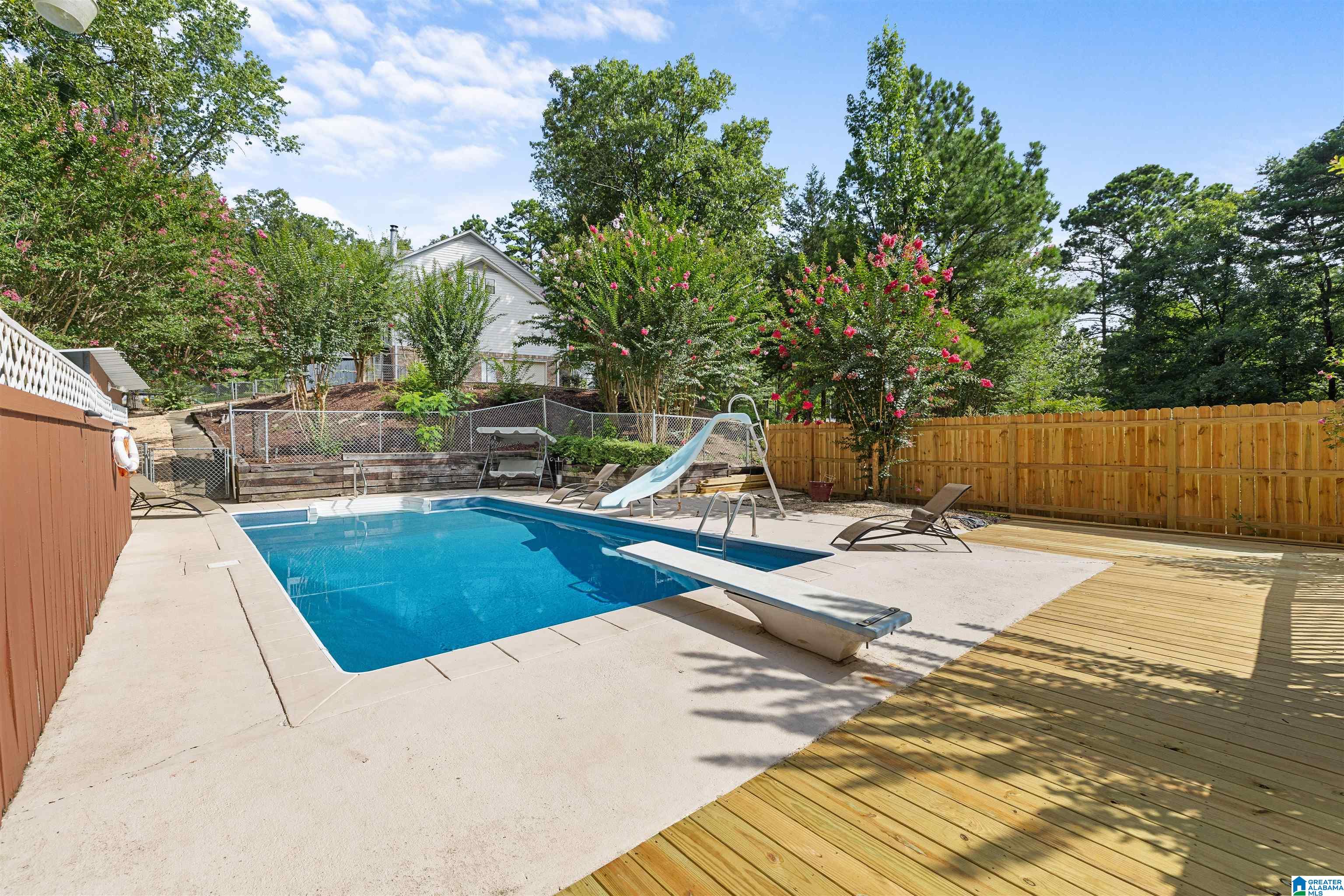 2203 LAKESIDE DRIVE