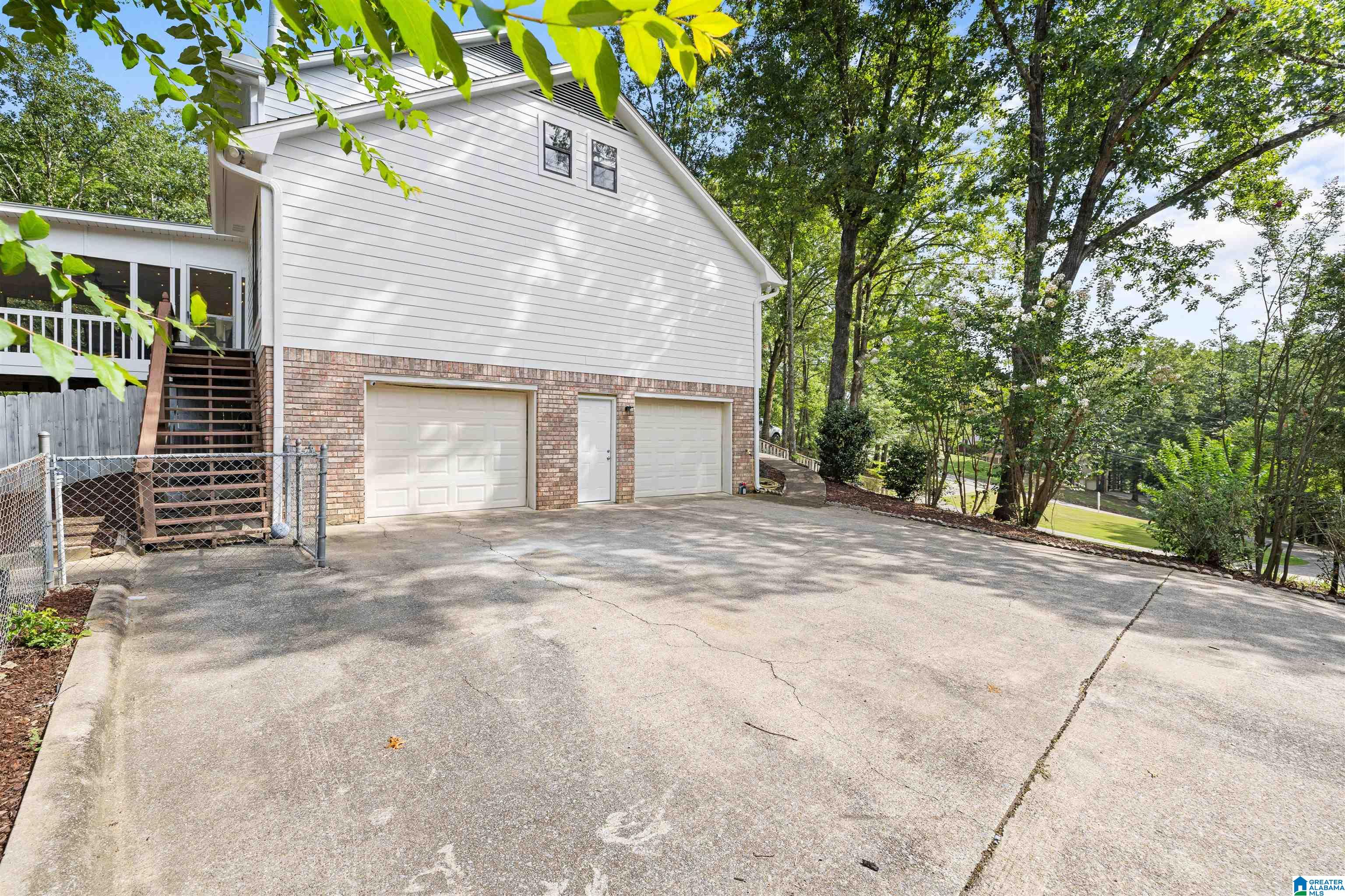 2203 LAKESIDE DRIVE