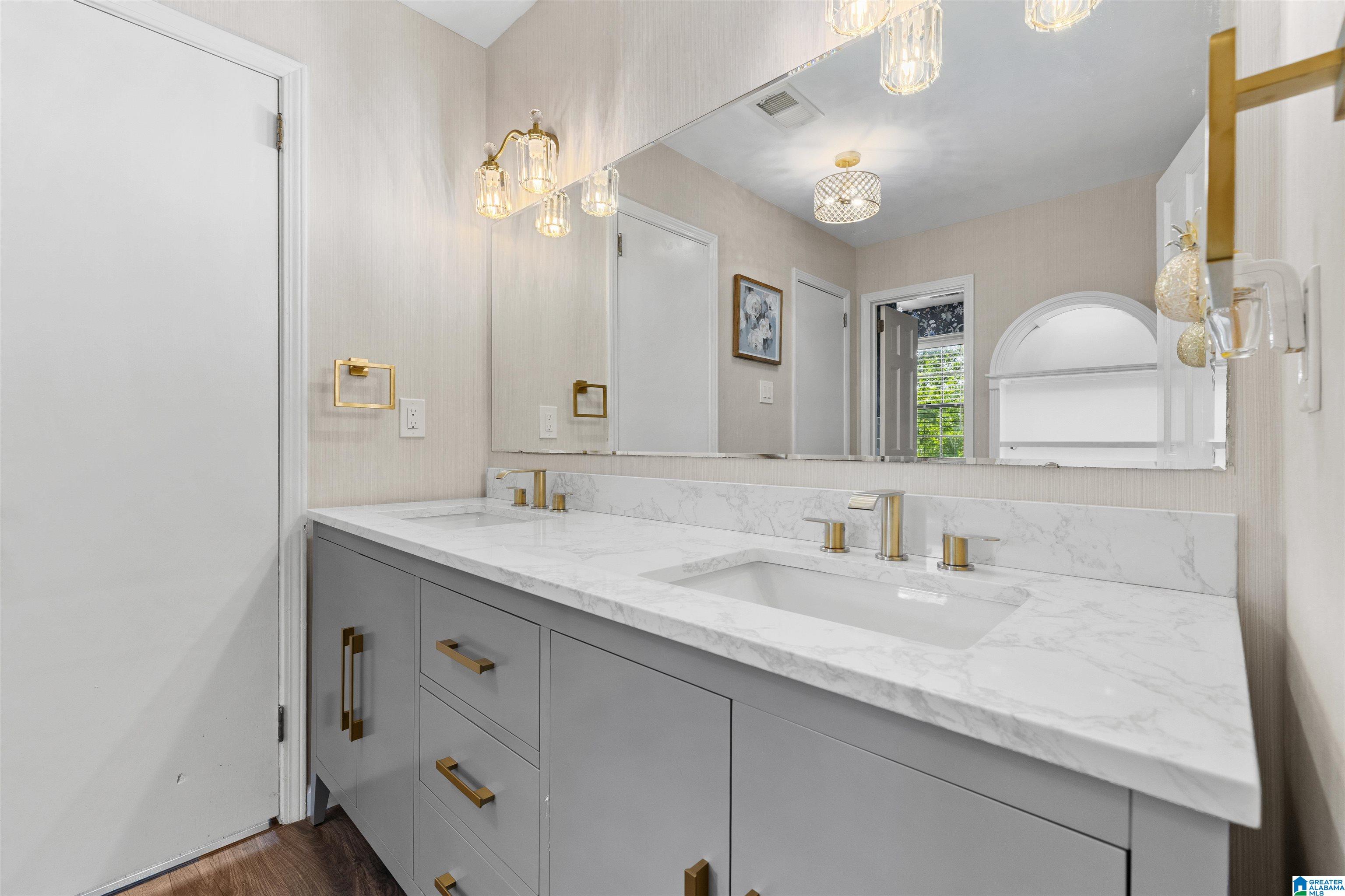 2203 LAKESIDE DRIVE