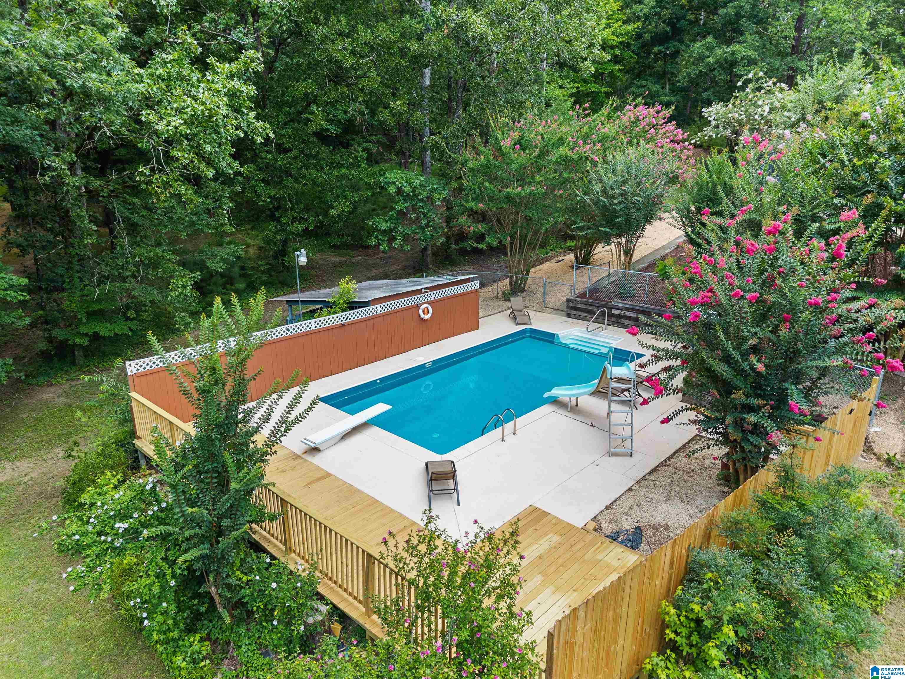 2203 LAKESIDE DRIVE