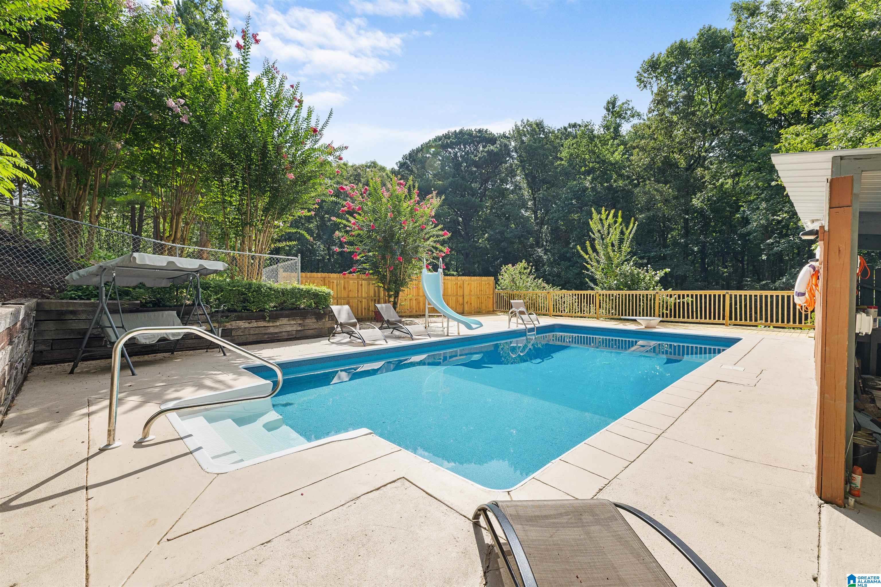 2203 LAKESIDE DRIVE