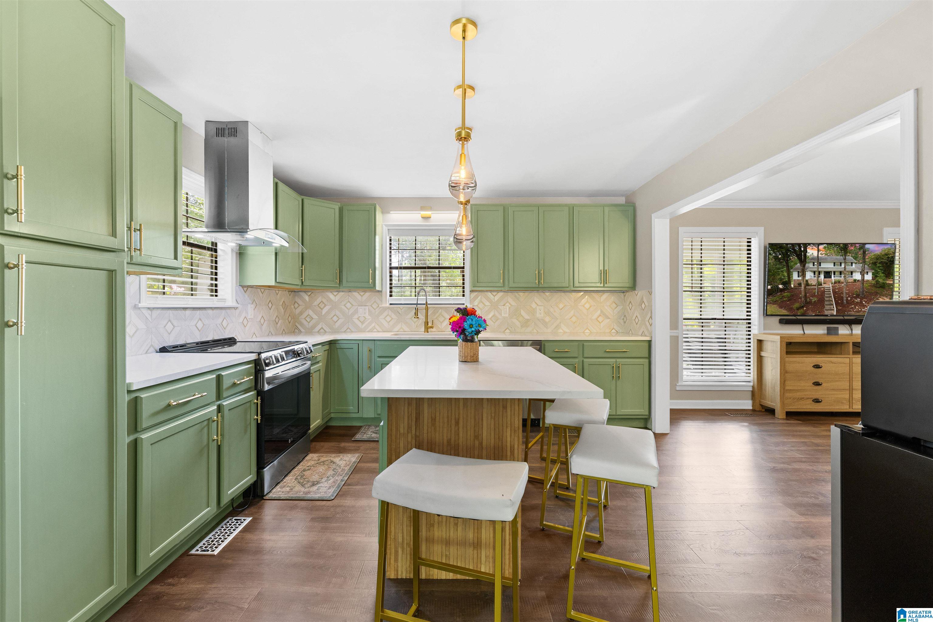 2203 LAKESIDE DRIVE