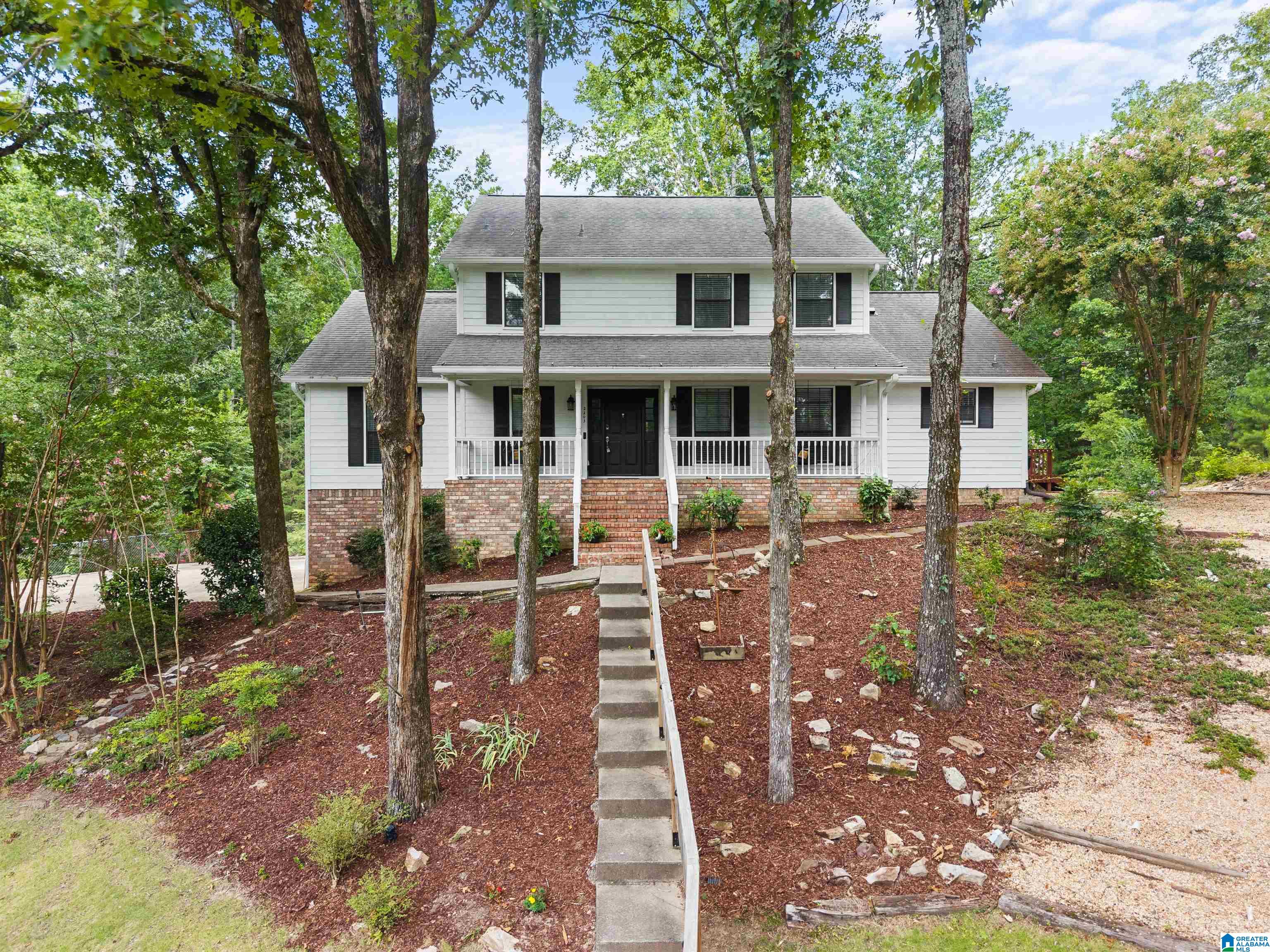 2203 LAKESIDE DRIVE