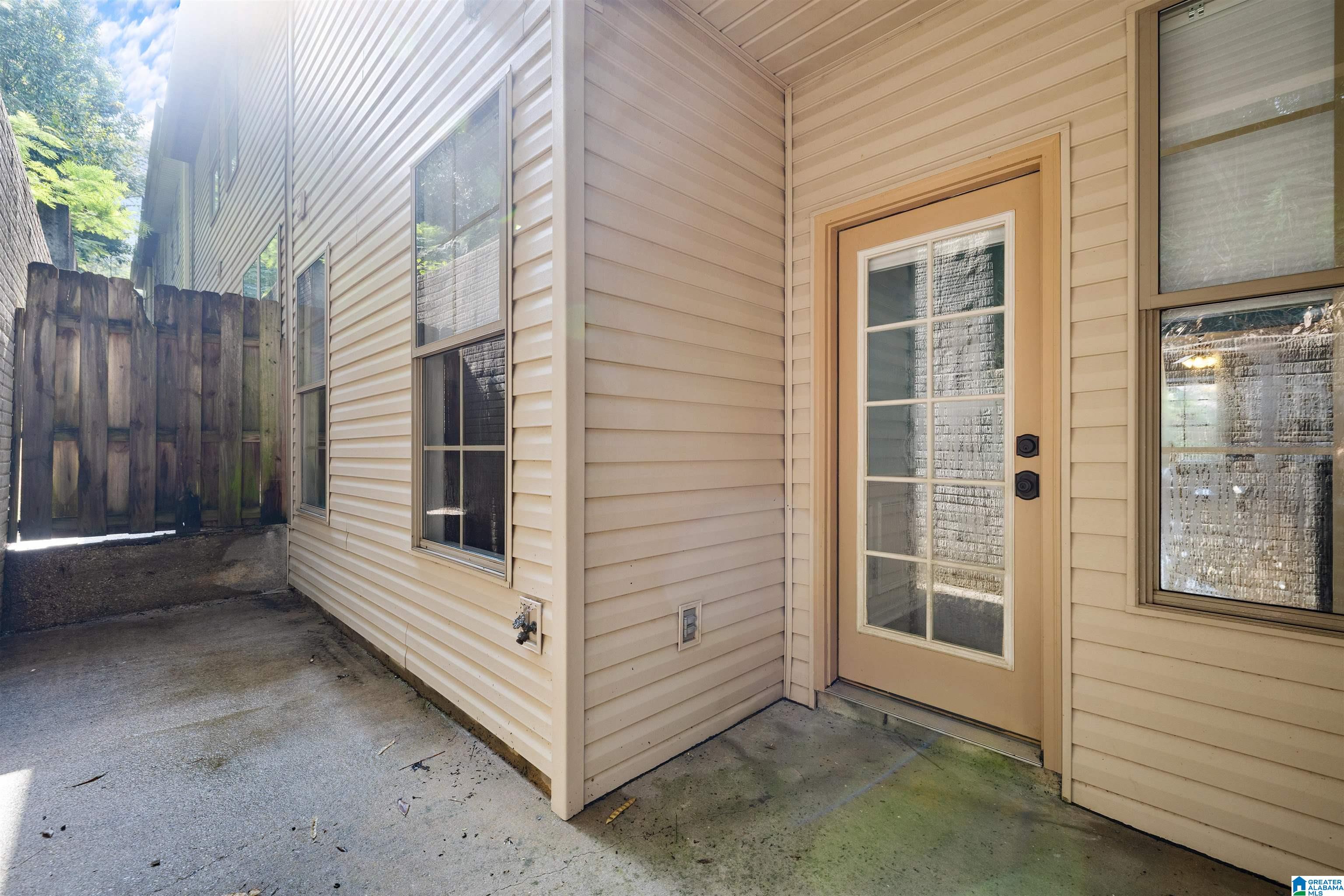 2208 RIDGEMONT DRIVE