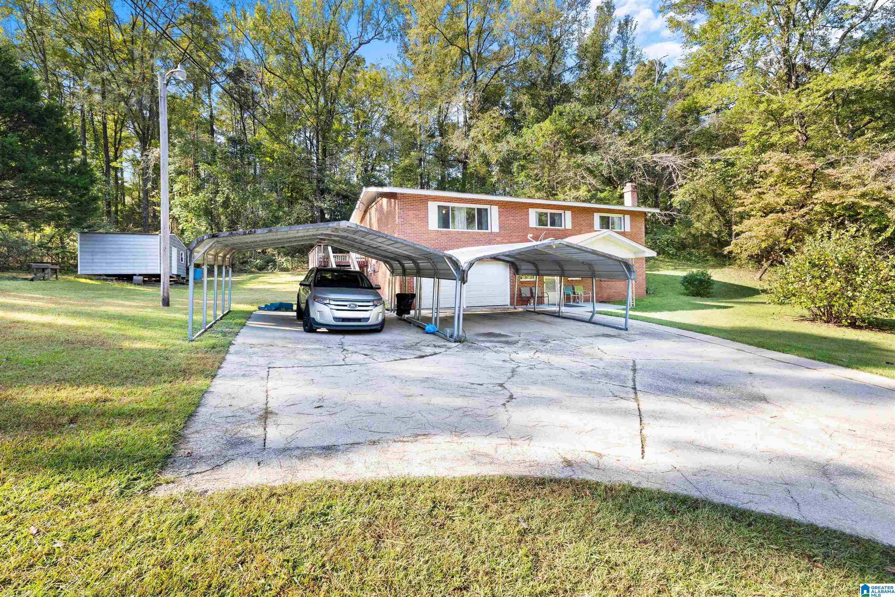 724 N PINE HILL ROAD