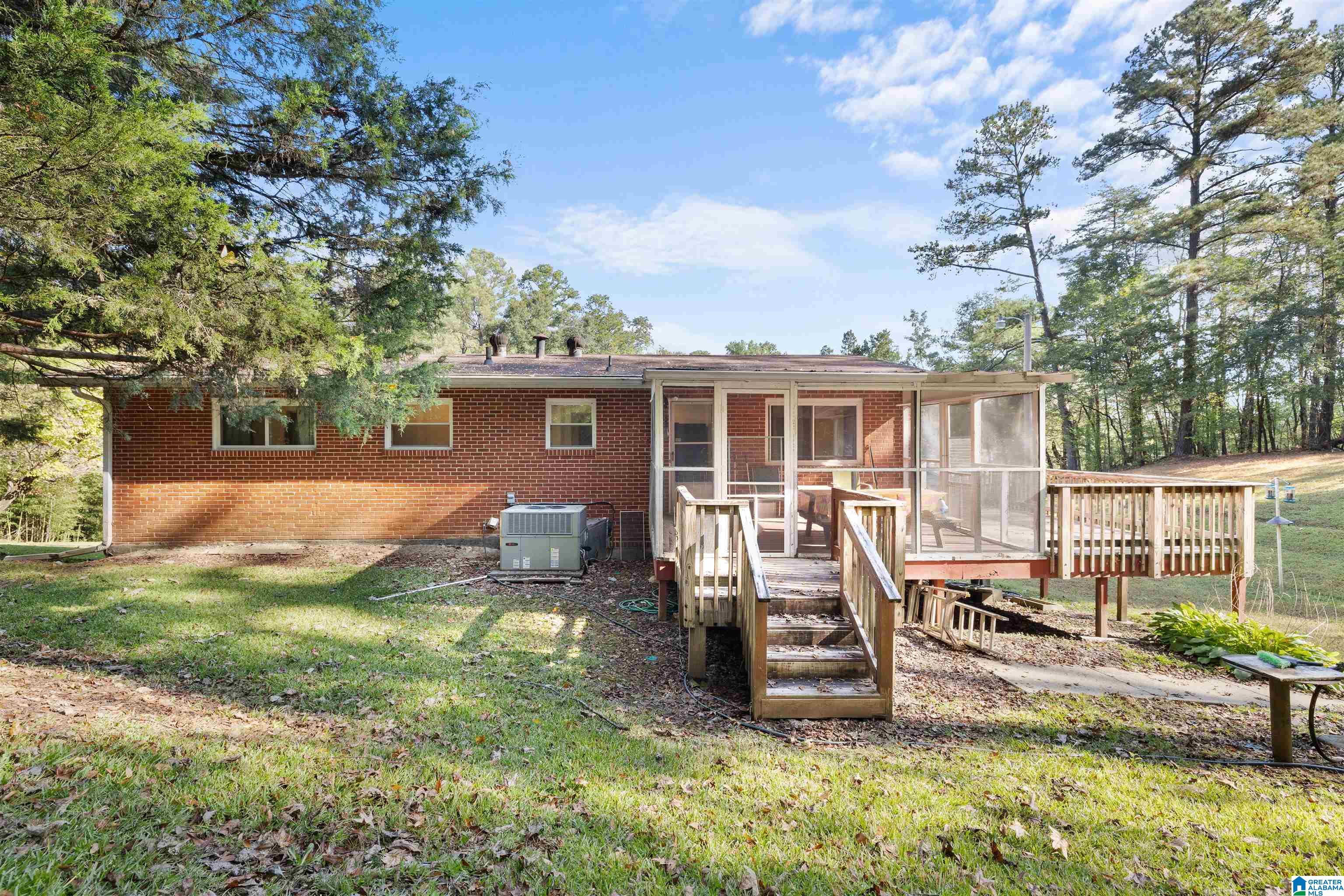 724 N PINE HILL ROAD