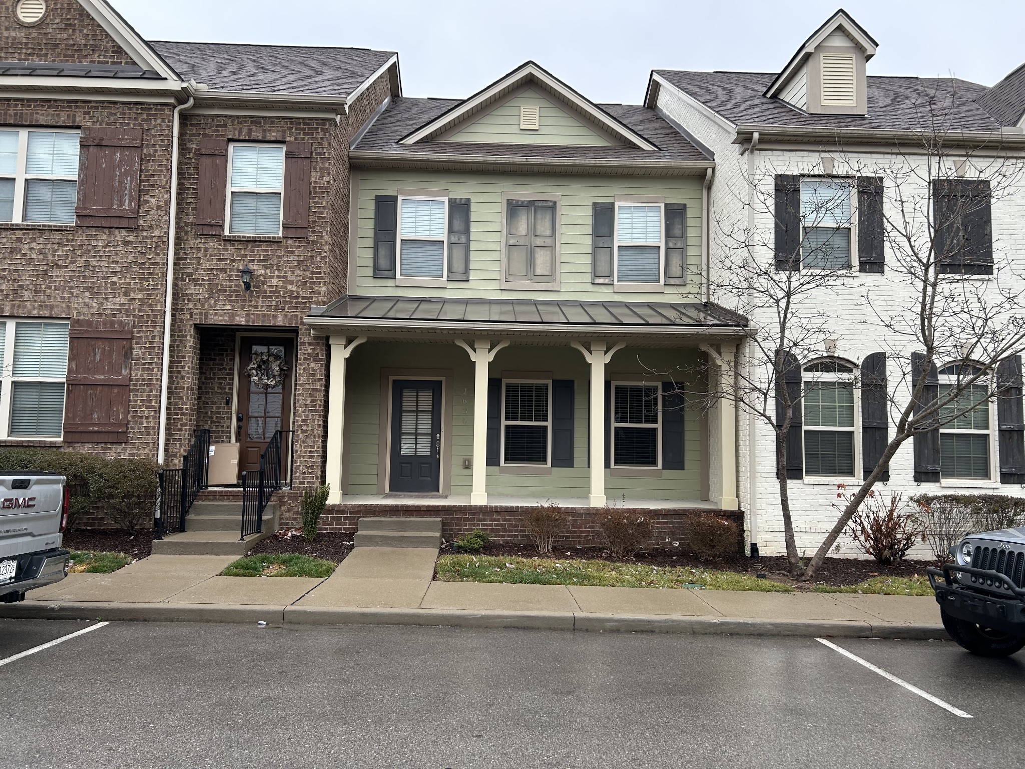 1630 Shadow Green Dr