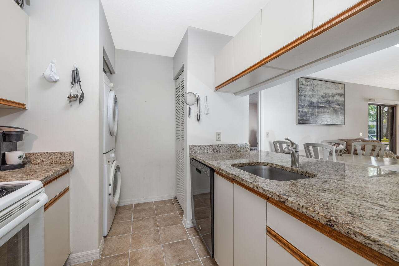 6537 SE Federal Highway 101