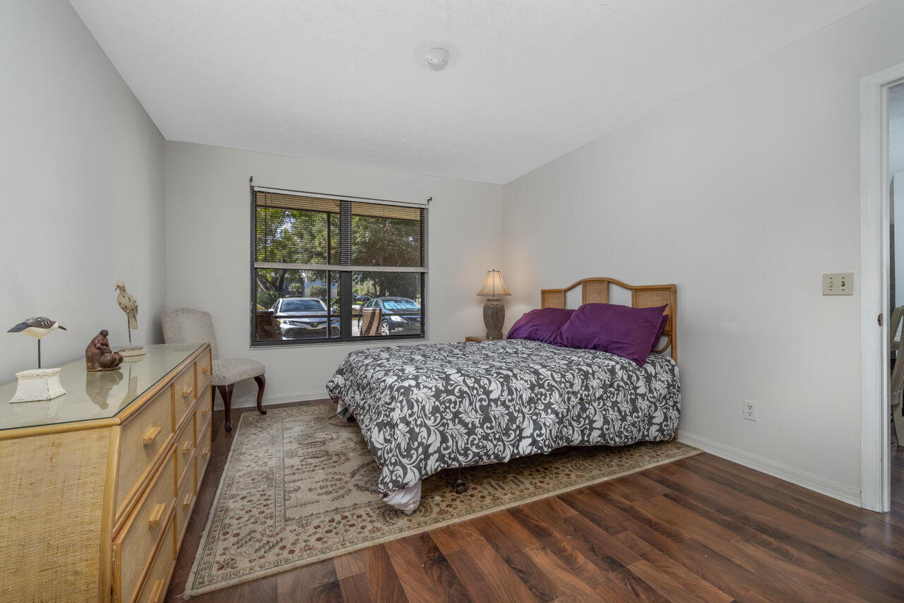 6537 SE Federal Highway 101